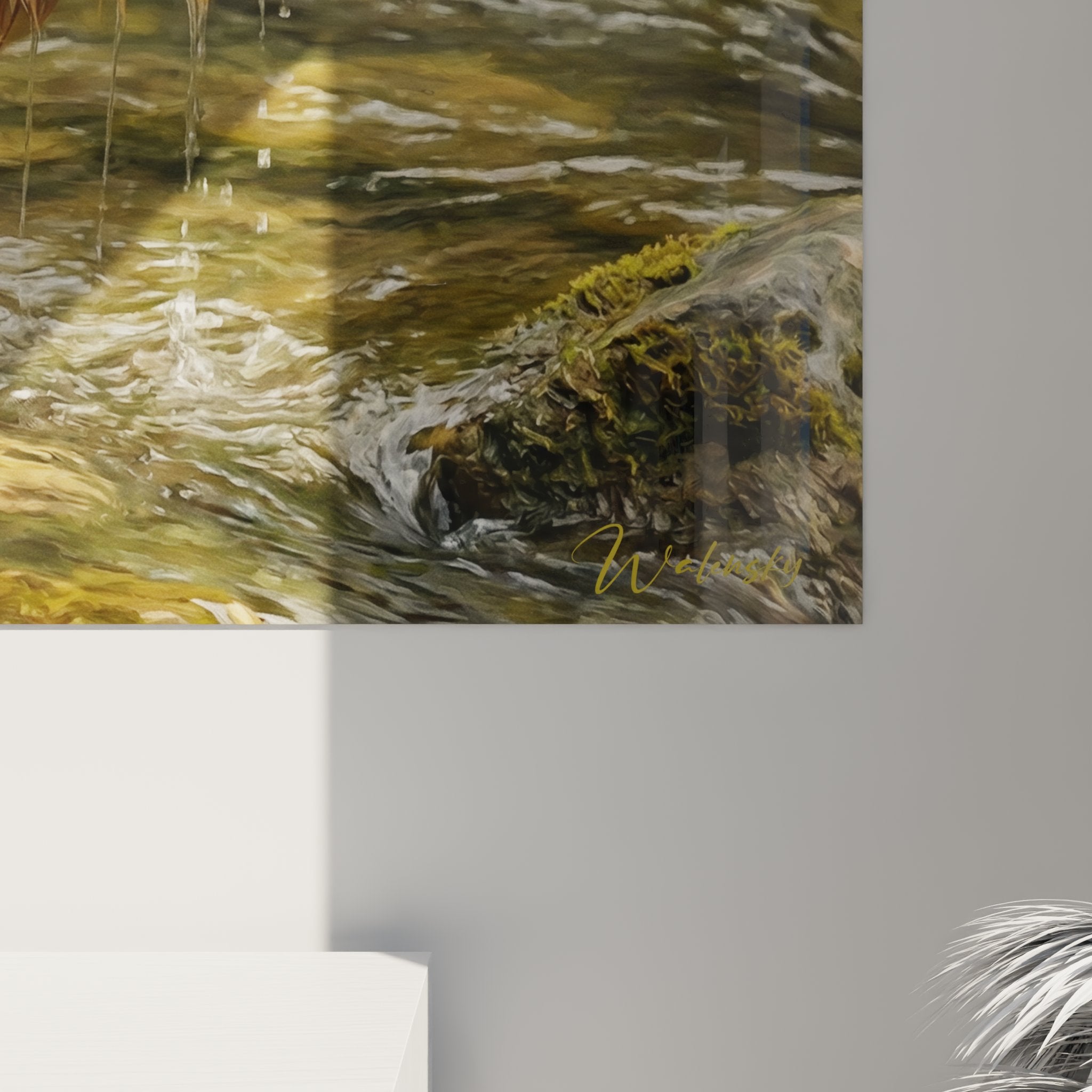 Vista completa quadro golden retriever ruscello decorazione murale toni caldi dorati atmosfera naturale soggiorno