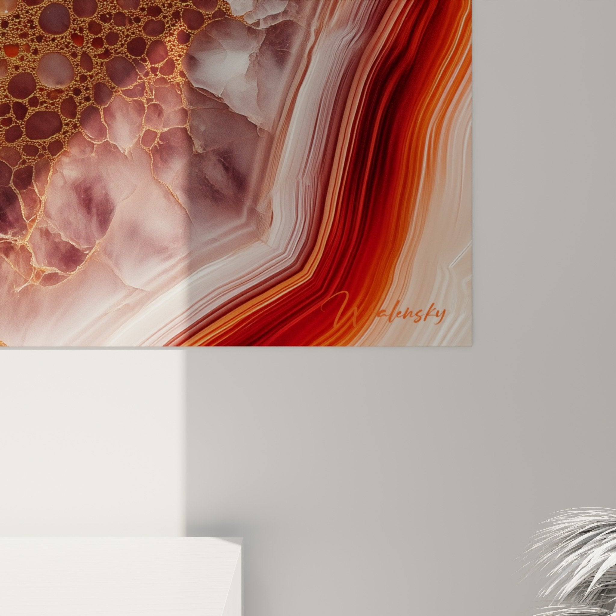 Vue d'ensemble tableau marbre abstrait géodique aux nuances chaudes dans intérieur design épuré moderne