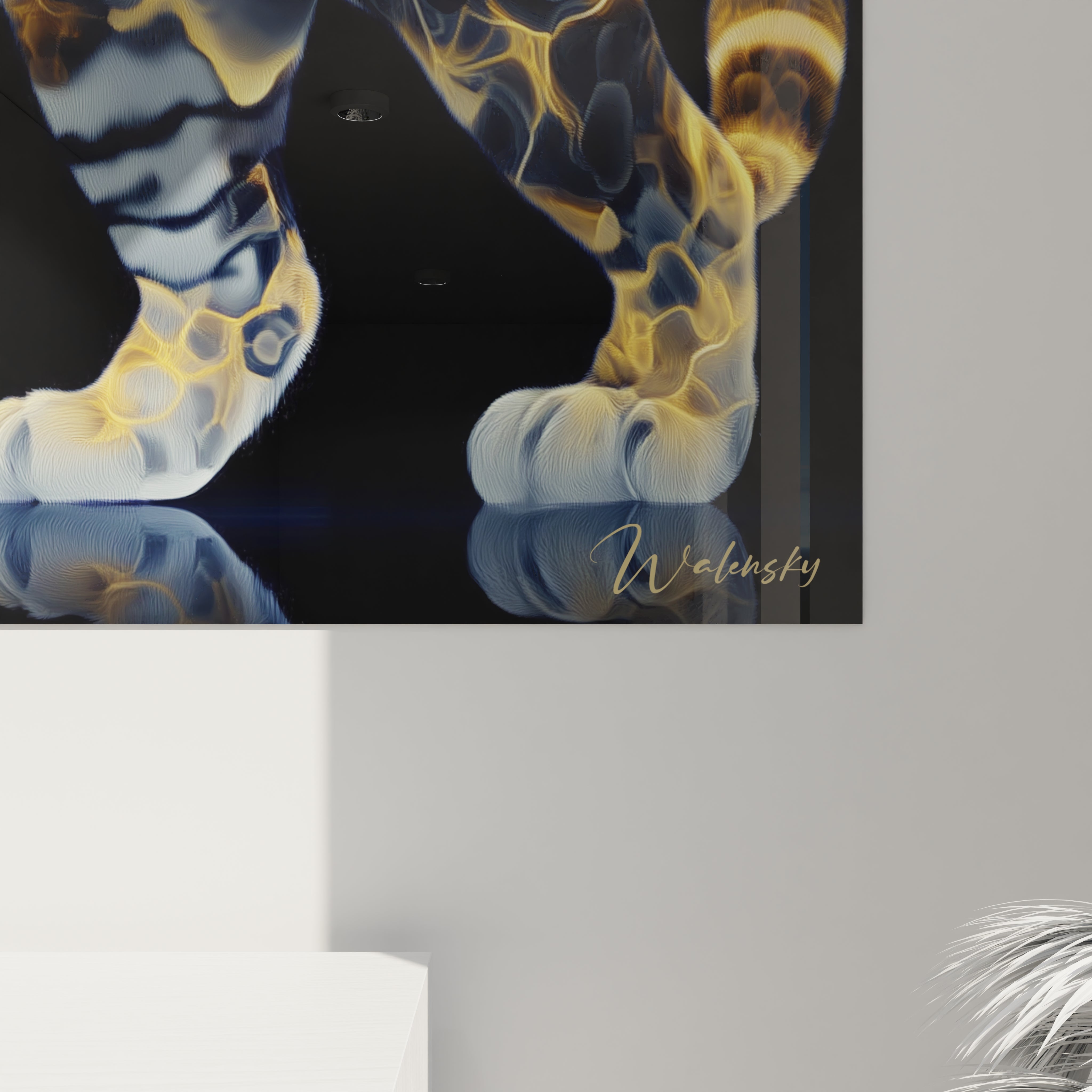 Vue d'ensemble du tableau mural tigre à dent de sabre dans un intérieur contemporain