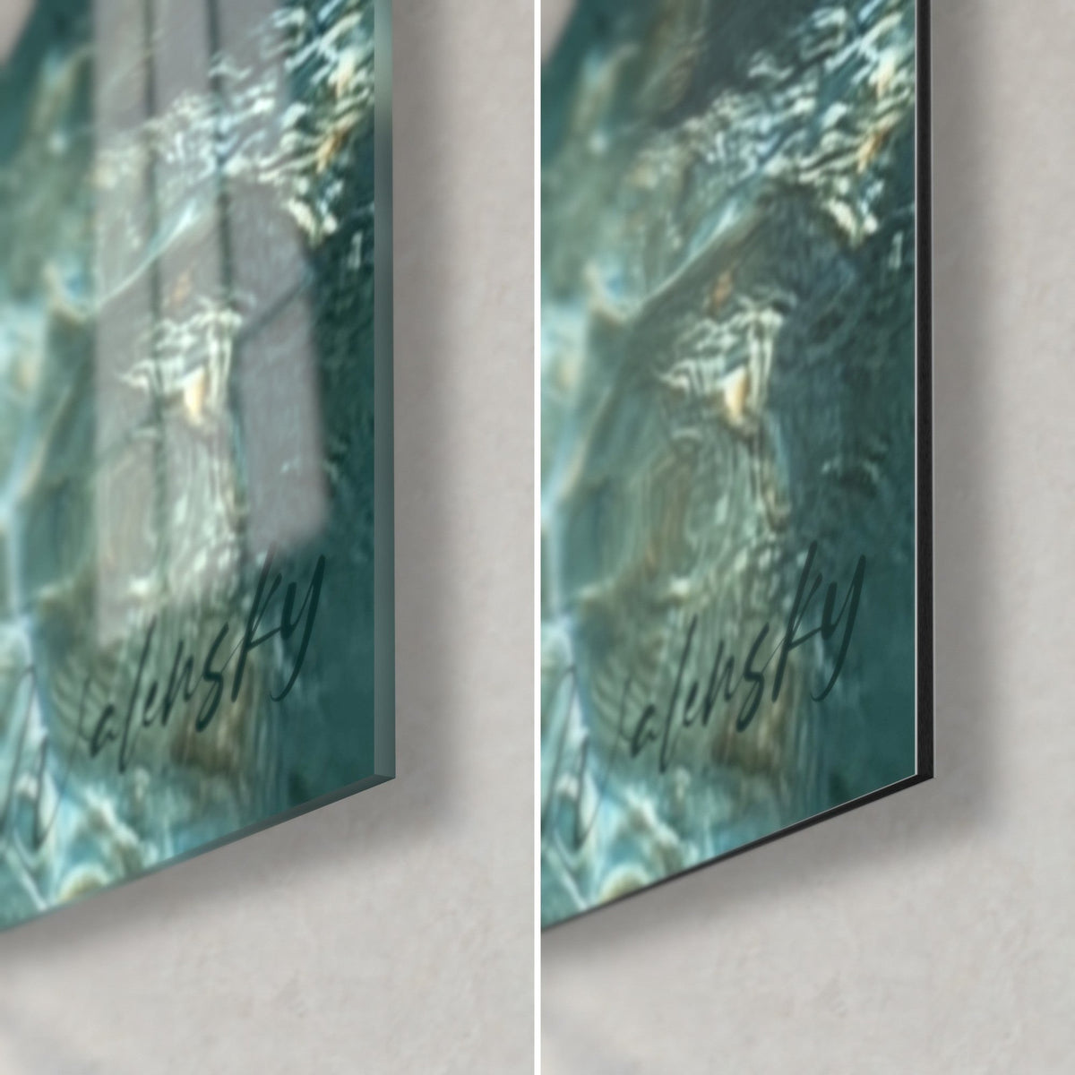 Schilderij turquoise water met gouden reflecties, rechterbenedenhoek: glanzend acrylglas links, mat wit Dibond rechts, dunne rand