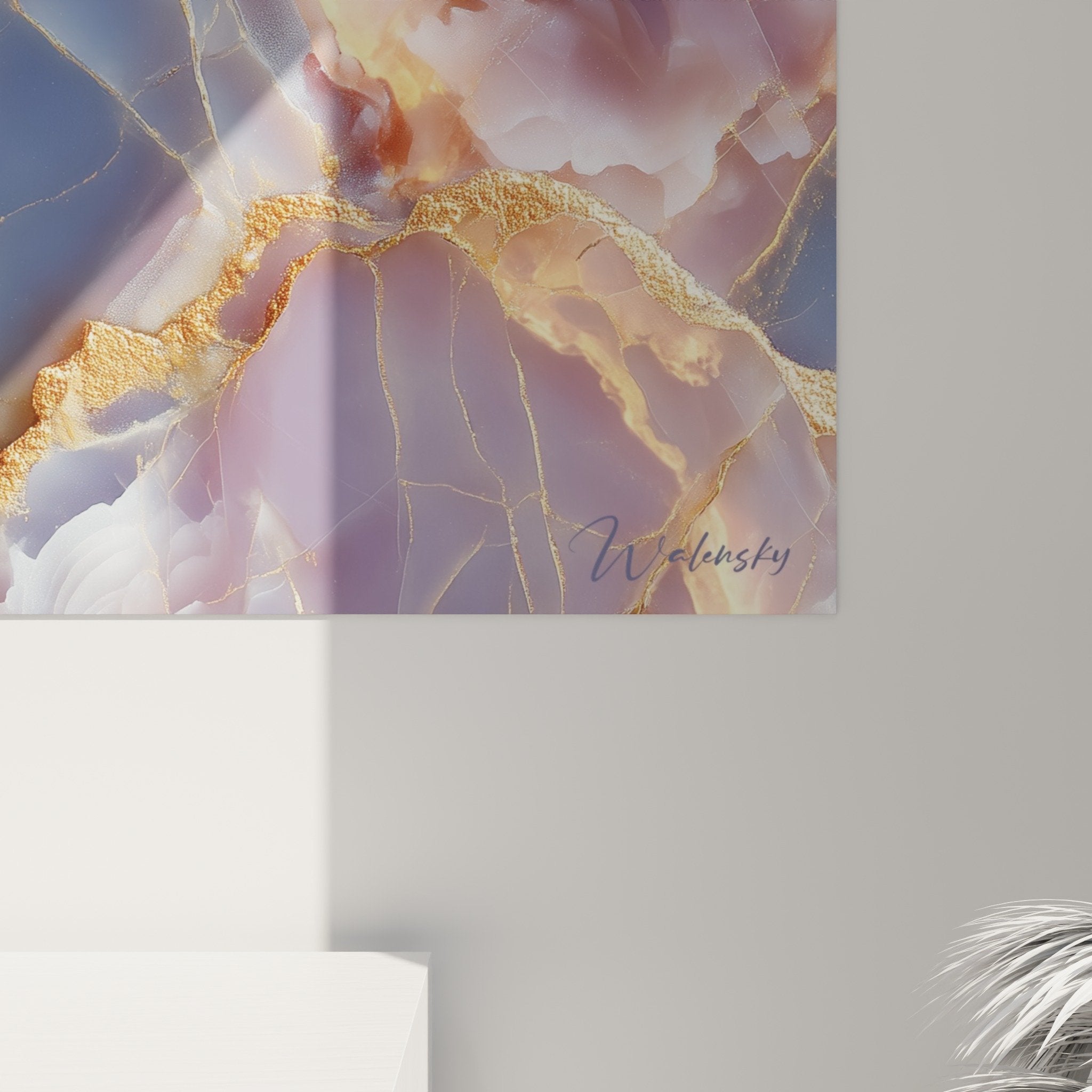 Vue d'ensemble tableau marbre abstrait violet dore accroche au mur decoration murale moderne
