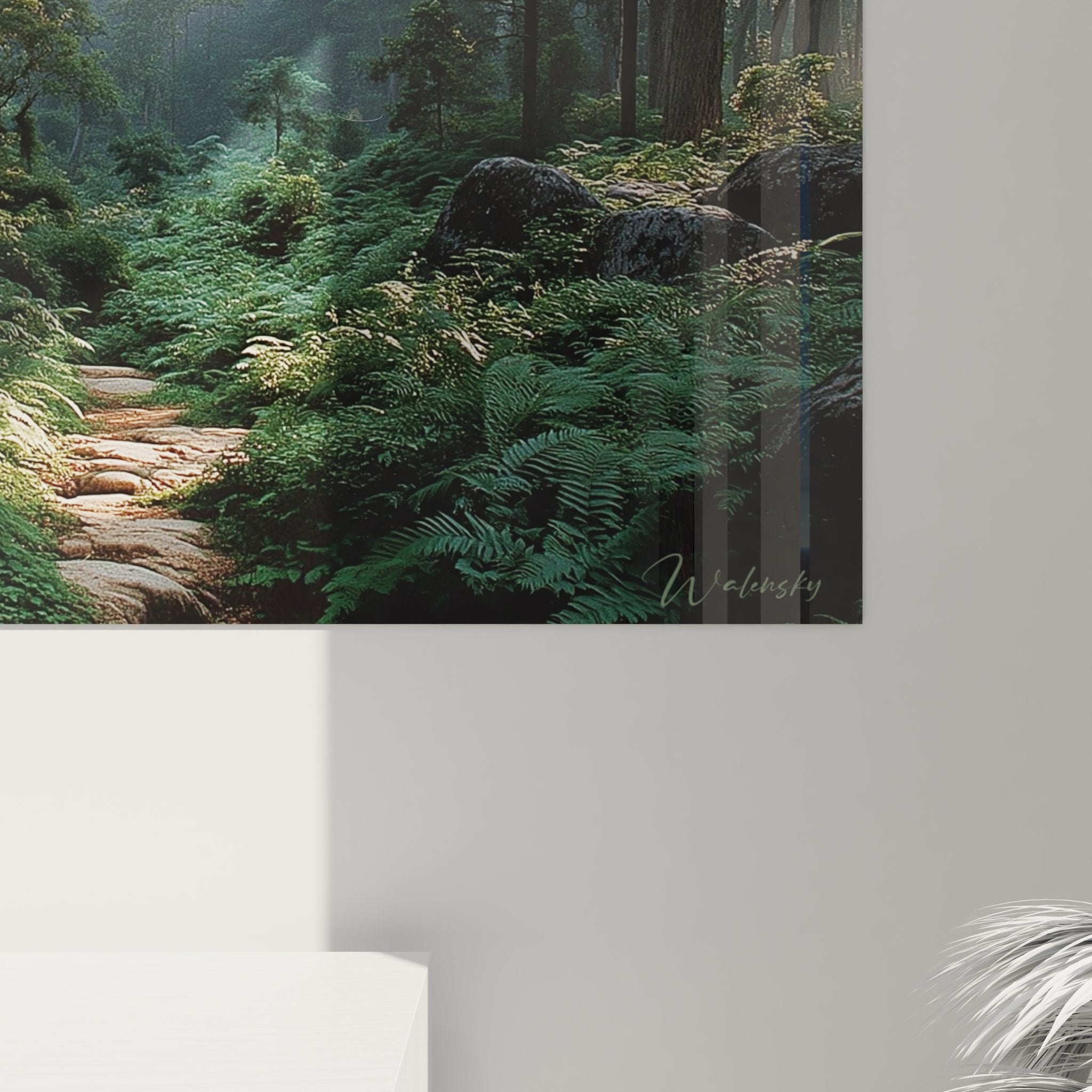 Vue d'ensemble du tableau mural sentier forêt mystique dans un intérieur contemporain moderne