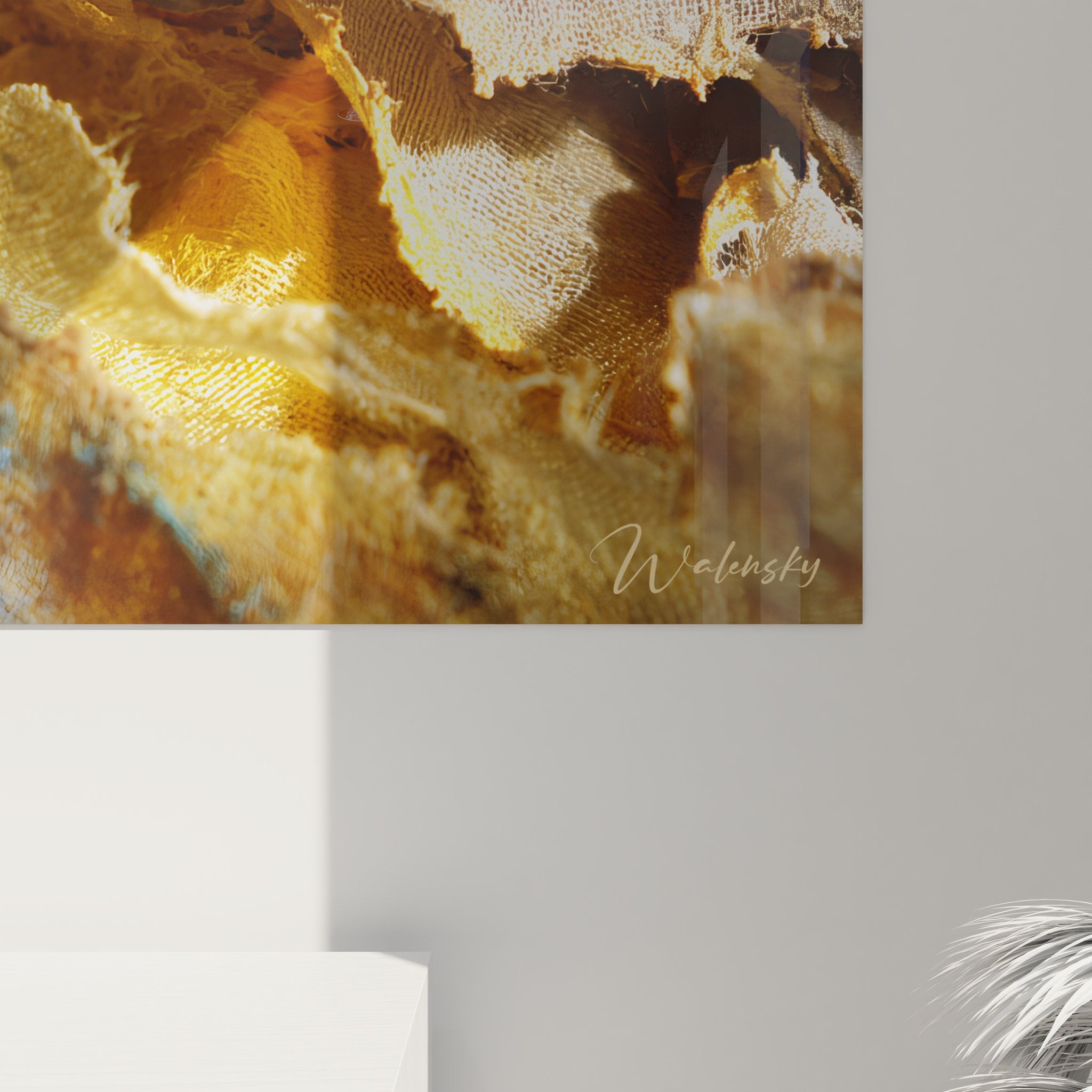 Vue d'ensemble du tableau mural tissus abstraits aux nuances dorées et bleues