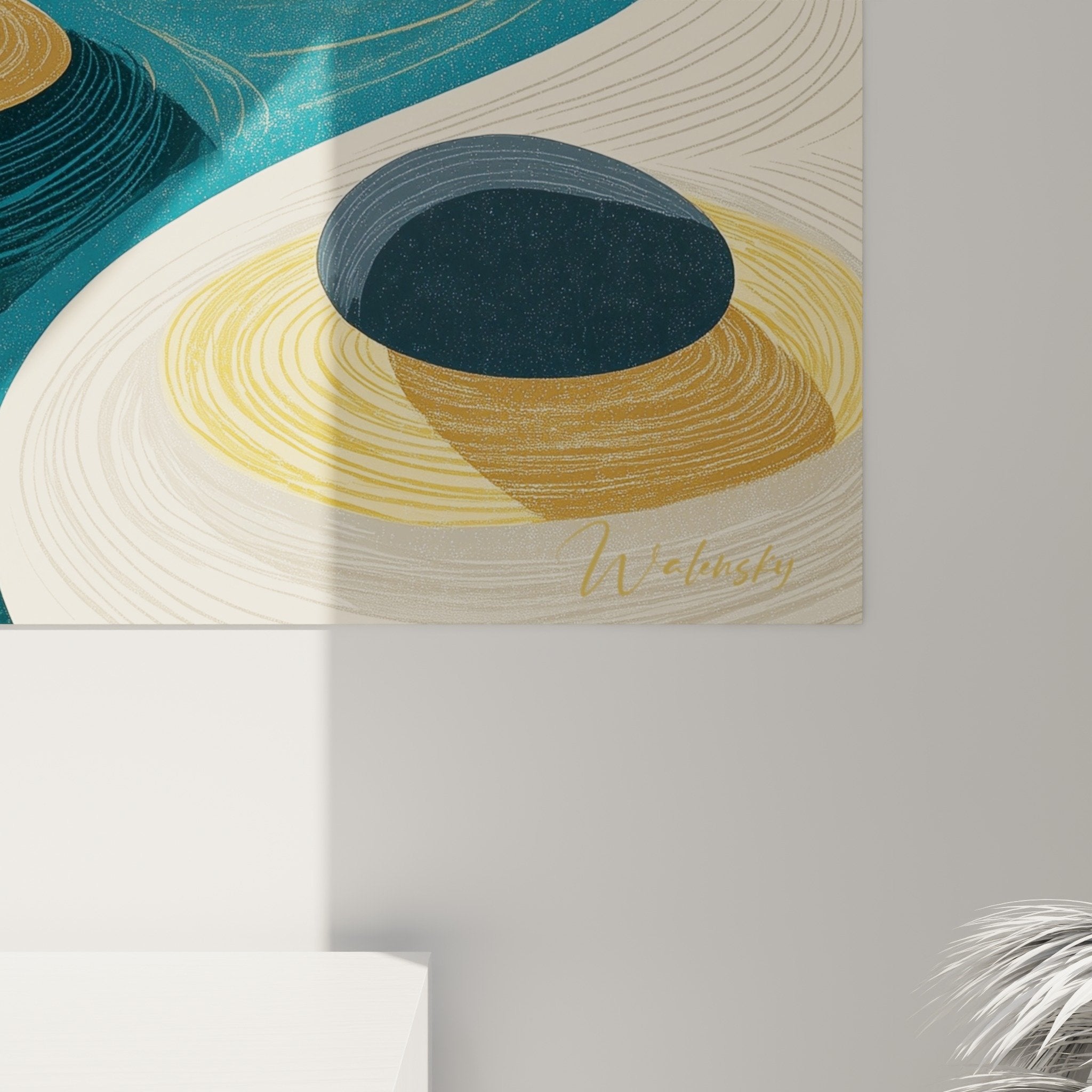 Vue d'ensemble tableau paysage abstrait tons ocre et turquoise dans intérieur contemporain