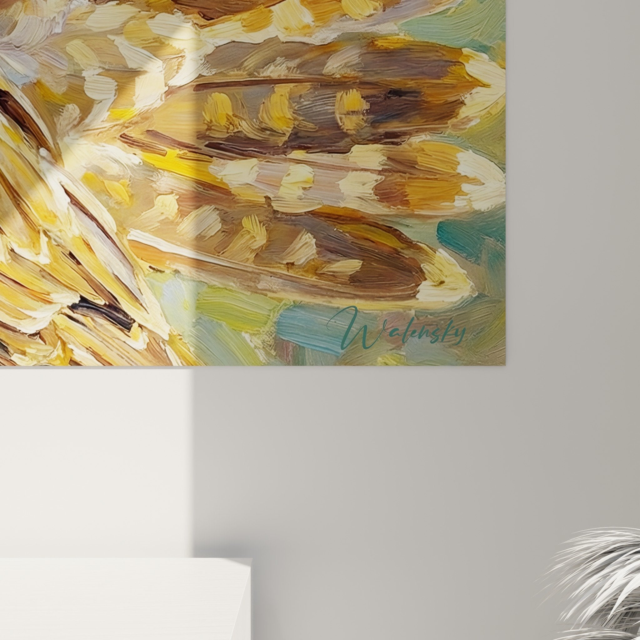 Gesamtansicht Raubvogel-Kunstwerk in Goldtönen, künstlerische Komposition, Natur-Wanddekoration