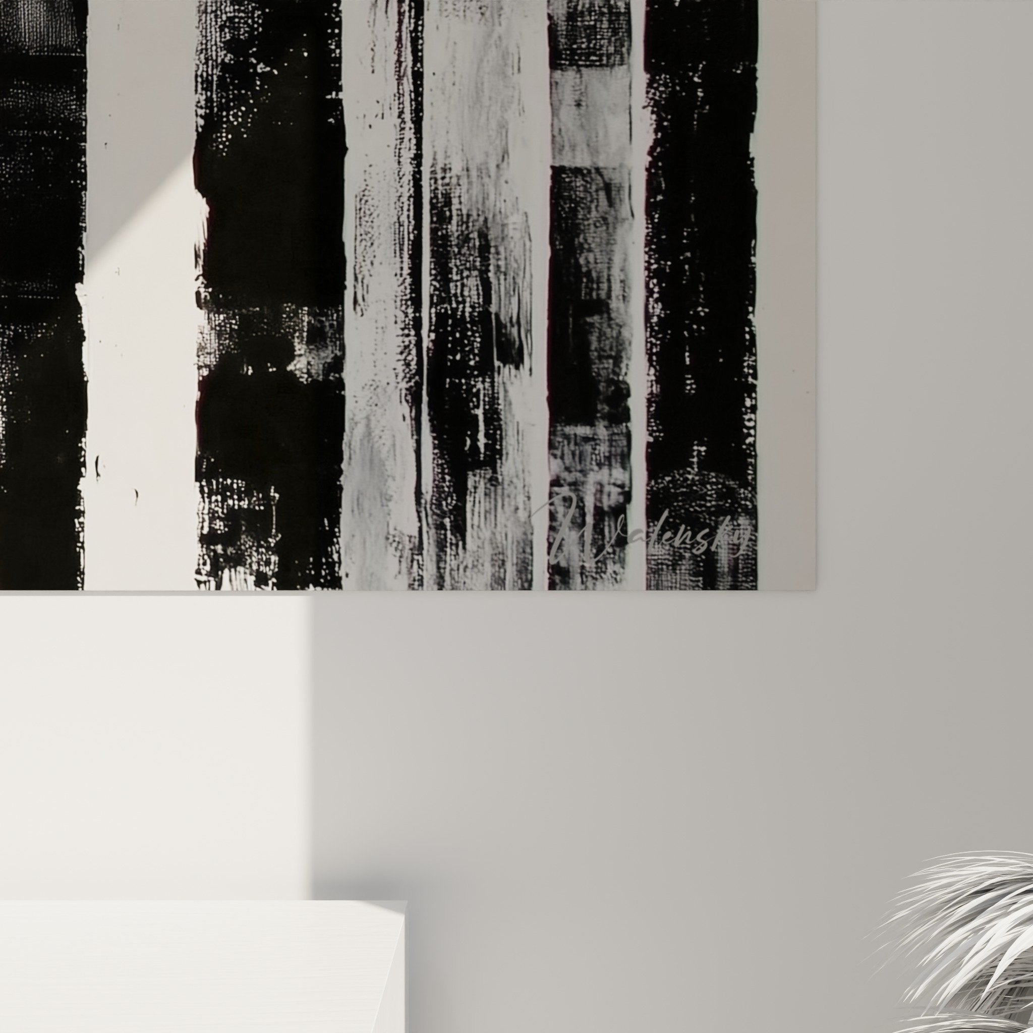 Vue ensemble tableau abstrait rayures verticales noir blanc gris decoration feng shui ouest metal