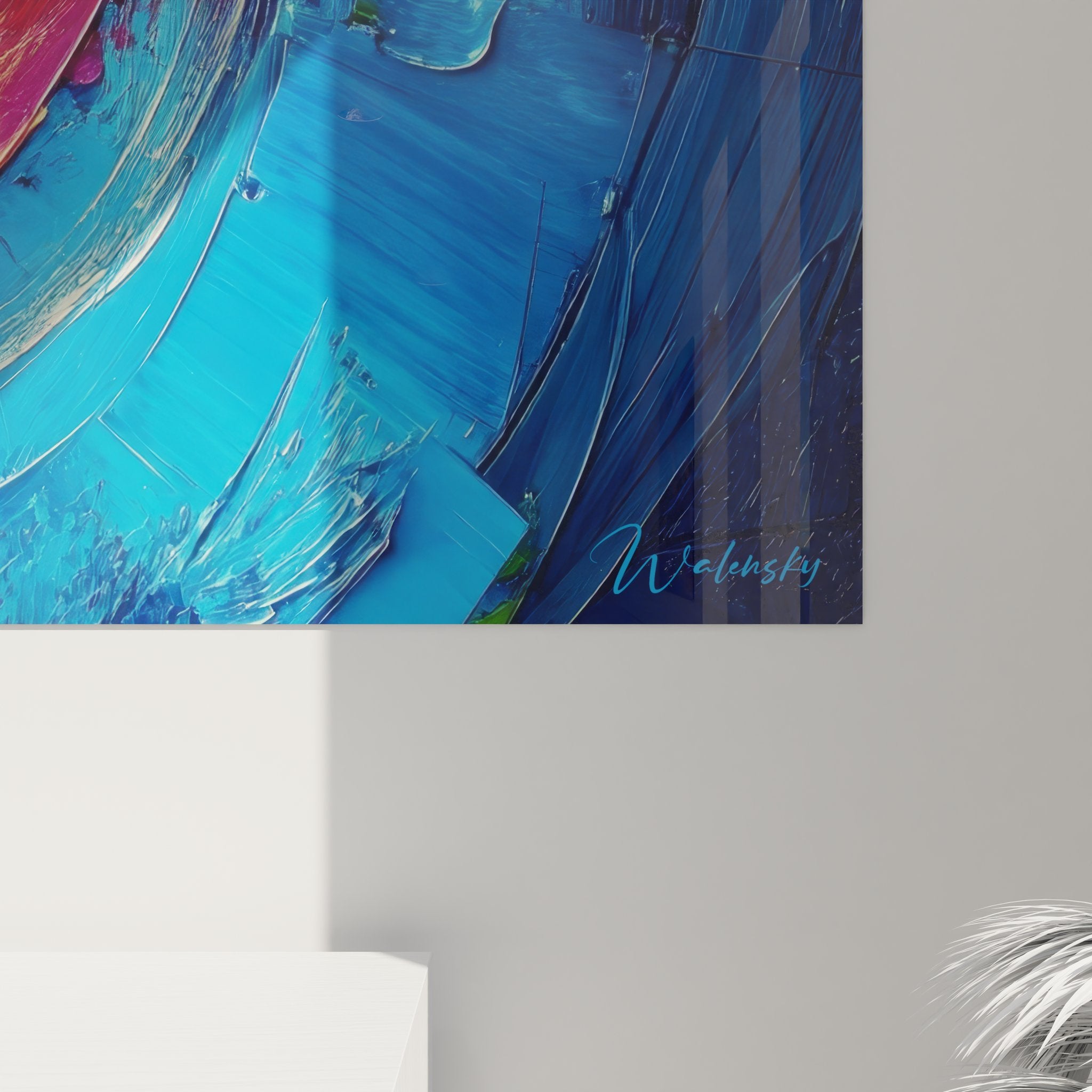 Vue d'ensemble tableau décoratif spirale abstraite multicolore sur mur blanc style contemporain