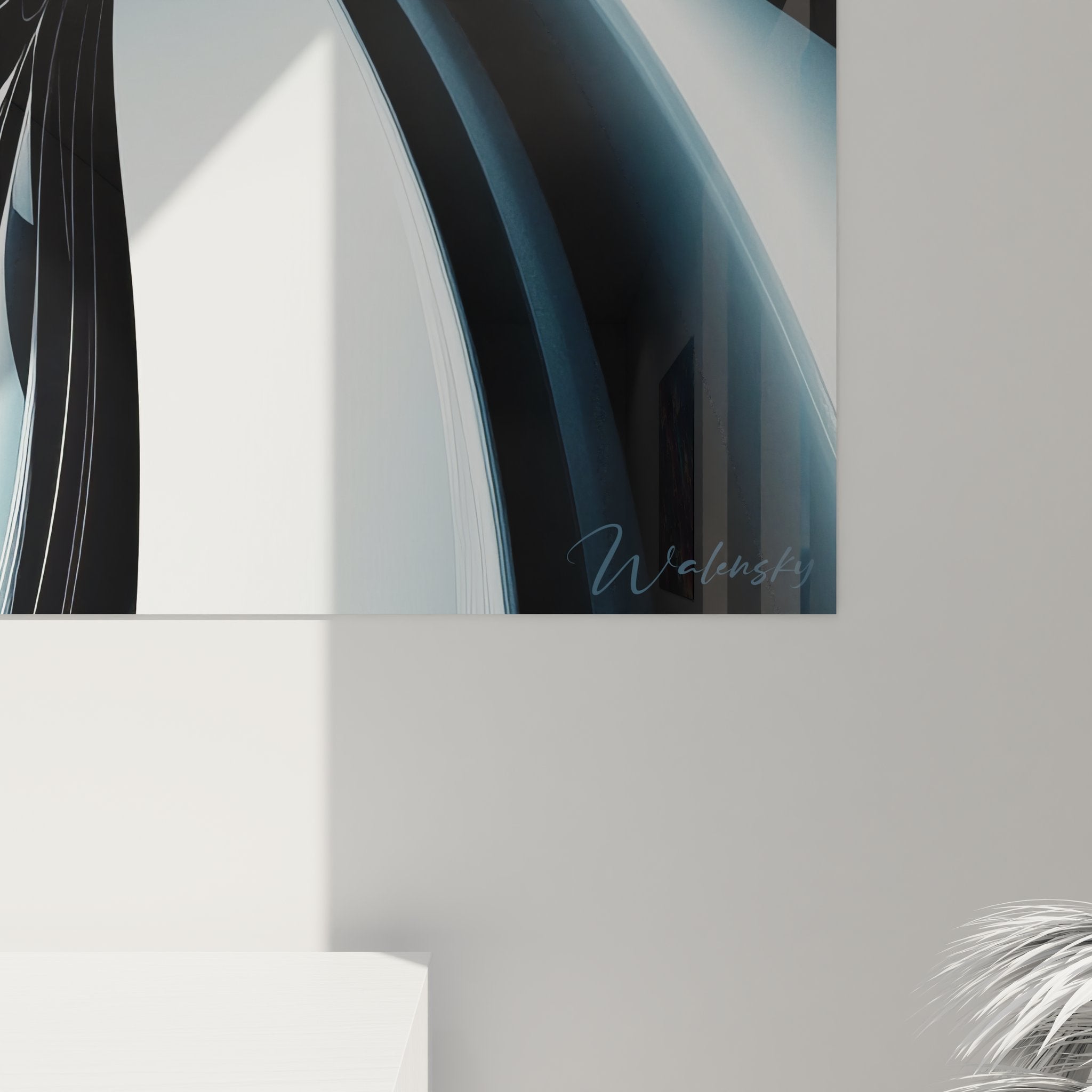 Vue ensemble tableau spirale métallique - Art mural abstrait chromé dans intérieur contemporain