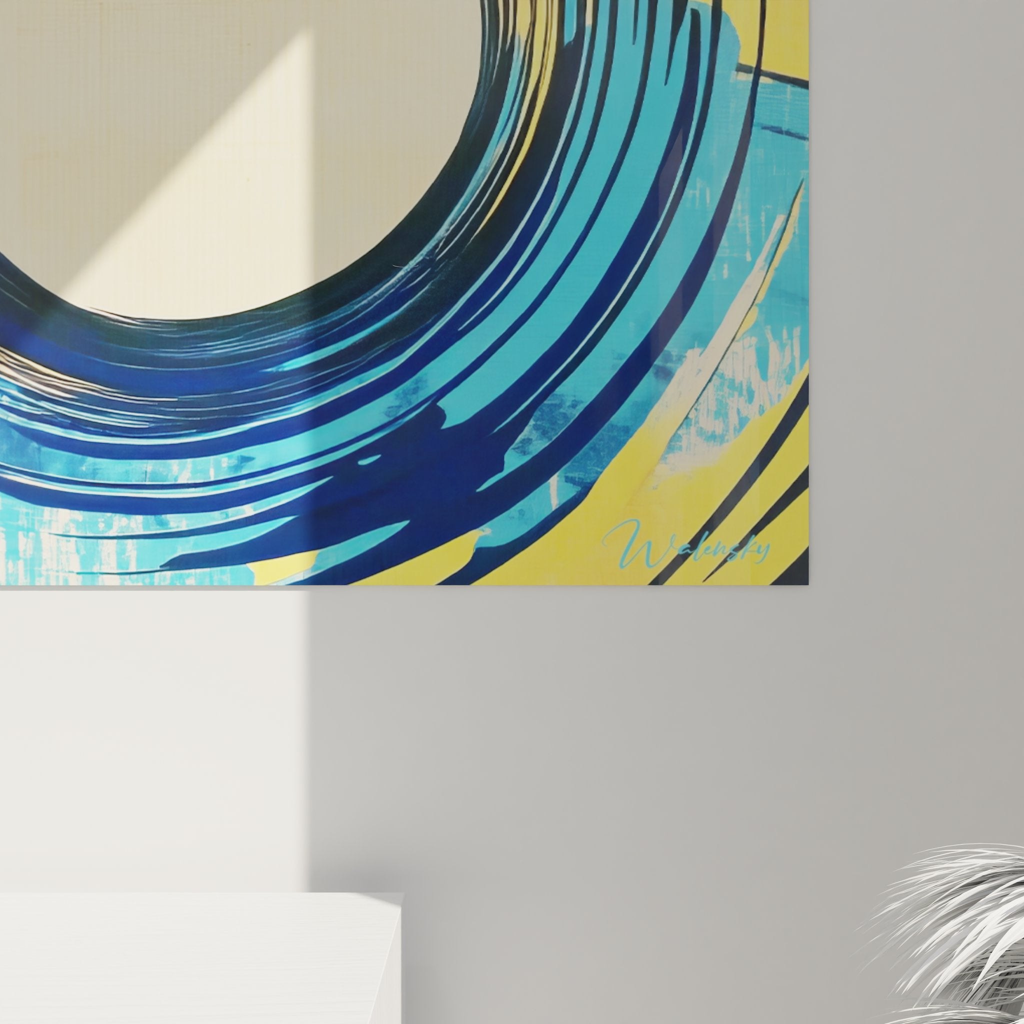 Vue ensemble tableau mural spirale colorée dans intérieur contemporain décoration moderne