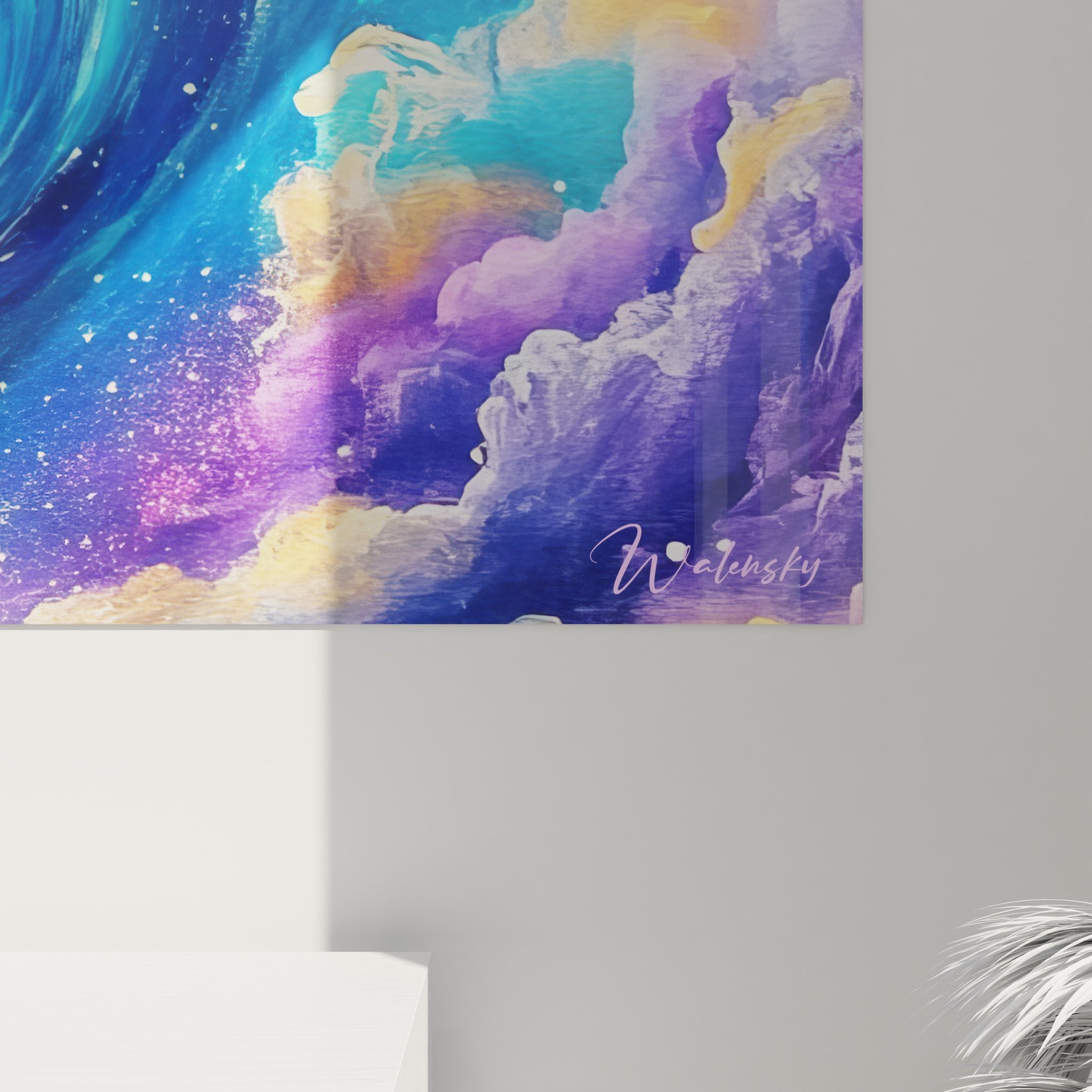 Vue ensemble tableau spirale cosmique bleue avec encadrement nuages violets dorés art mural