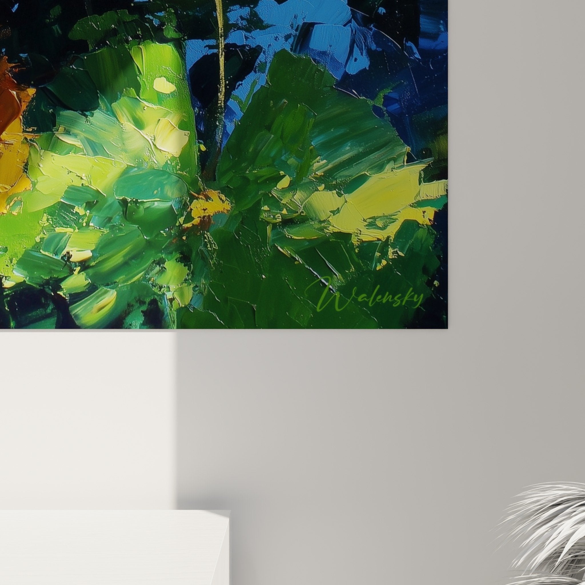 Gesamtansicht Wasserleinwand rosa Seerose auf blauem Hintergrund mit grünem Laub und leuchtenden goldenen Reflexen