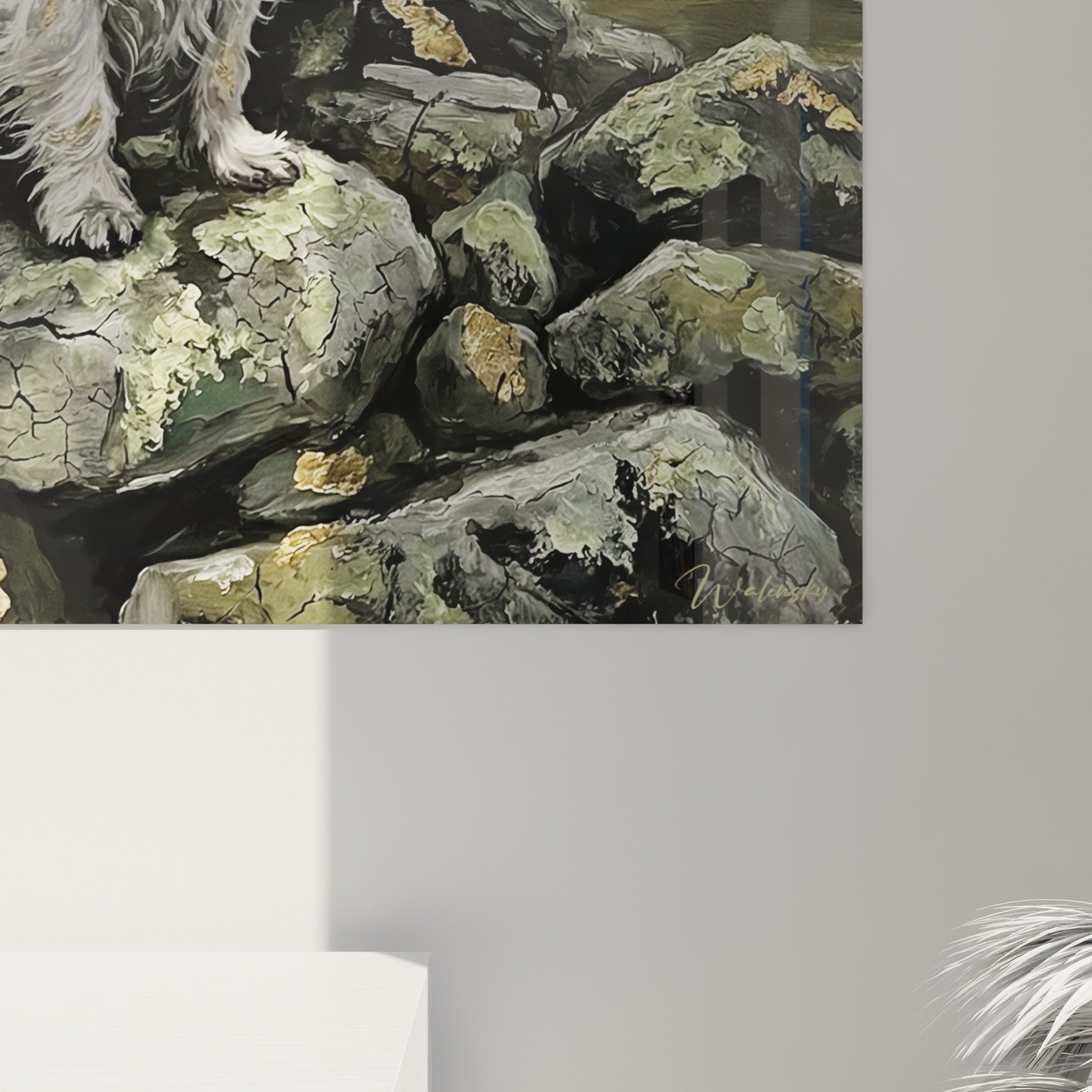 Vue d'ensemble tableau chien Westie blanc perché rochers mousse paysage Highland montagne nuageuse