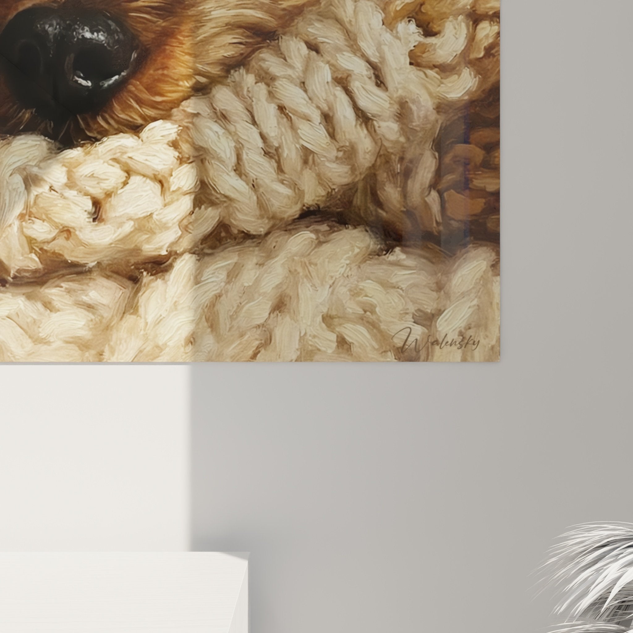 Vue d'ensemble tableau Yorkshire Terrier blotti, œuvre murale décorative style réaliste palette crème et brun