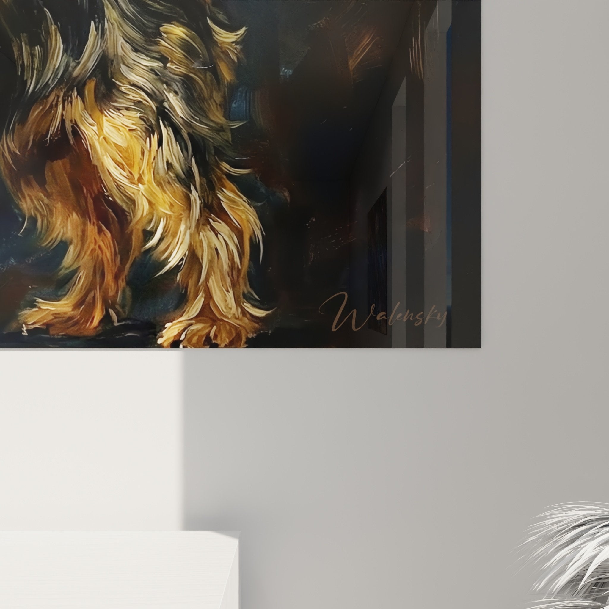 Vue d'ensemble tableau Yorkshire Terrier doré dans intérieur contemporain avec éclairage naturel