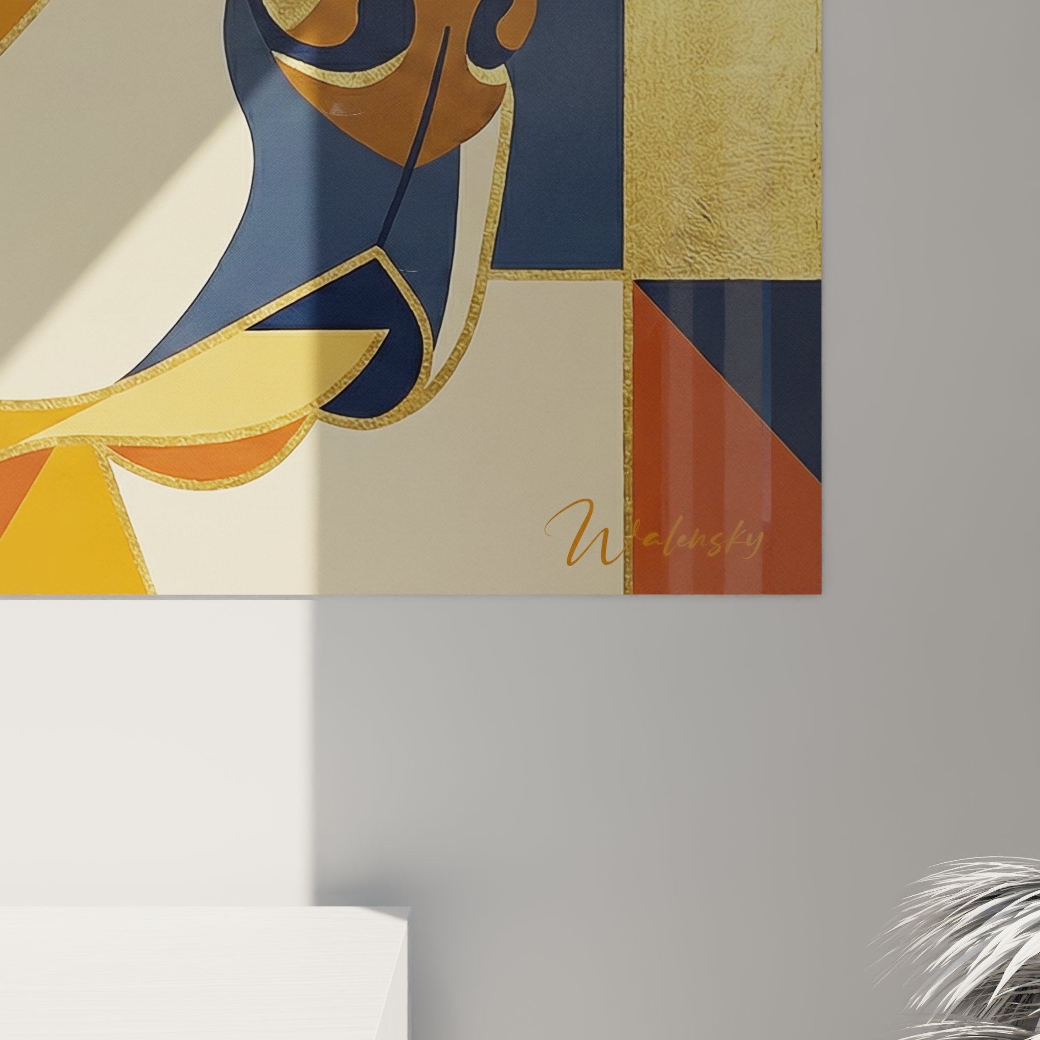Gesamtansicht stilisierter Golden Retriever mit geometrischen Formen in goldener und dunkelblauer Farbpalette
