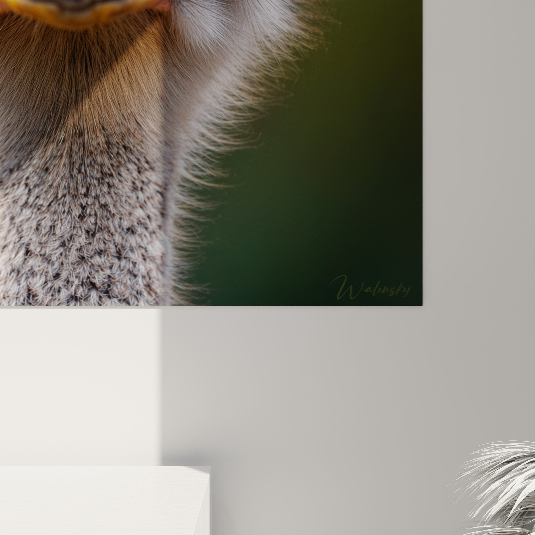 Vue ensemble tableau portrait autruche mur salon déco moderne art animalier contemporain gris