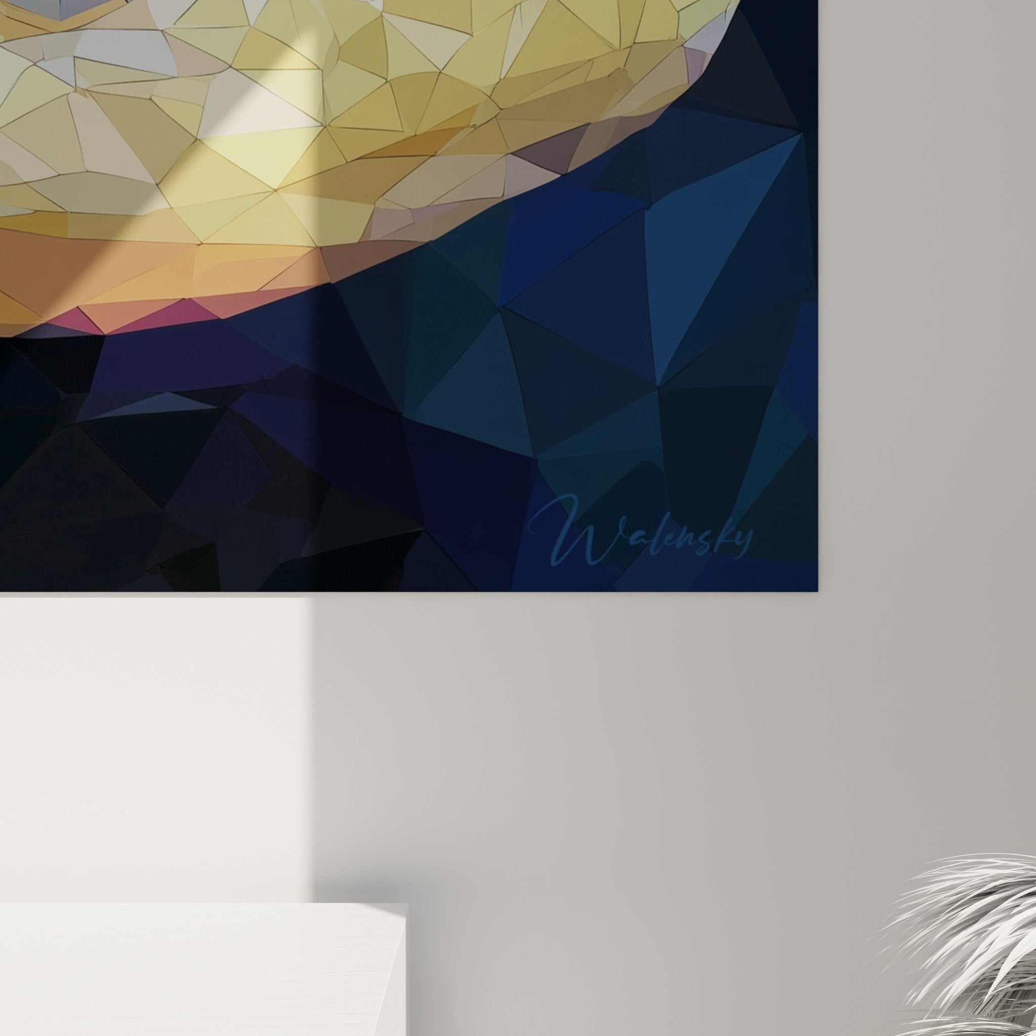 Gesamtansicht geometrisches Axolotl-Gemälde modernes Wohnzimmer weiße Wand zeitgenössische Dekoration Tier-Kunstwerk