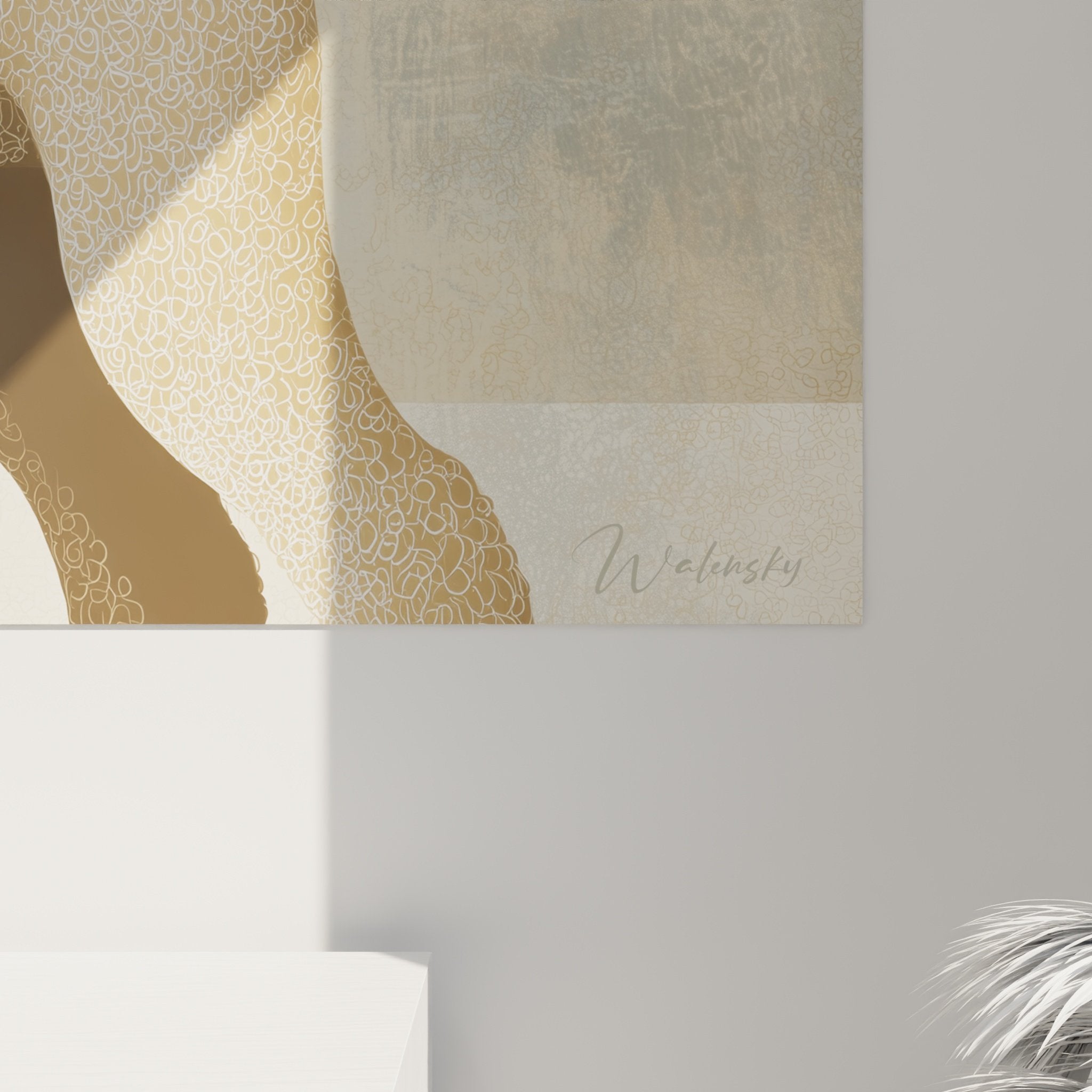 Vue ensemble tableau Caniche beige dans salon moderne murs clairs décoration contemporaine