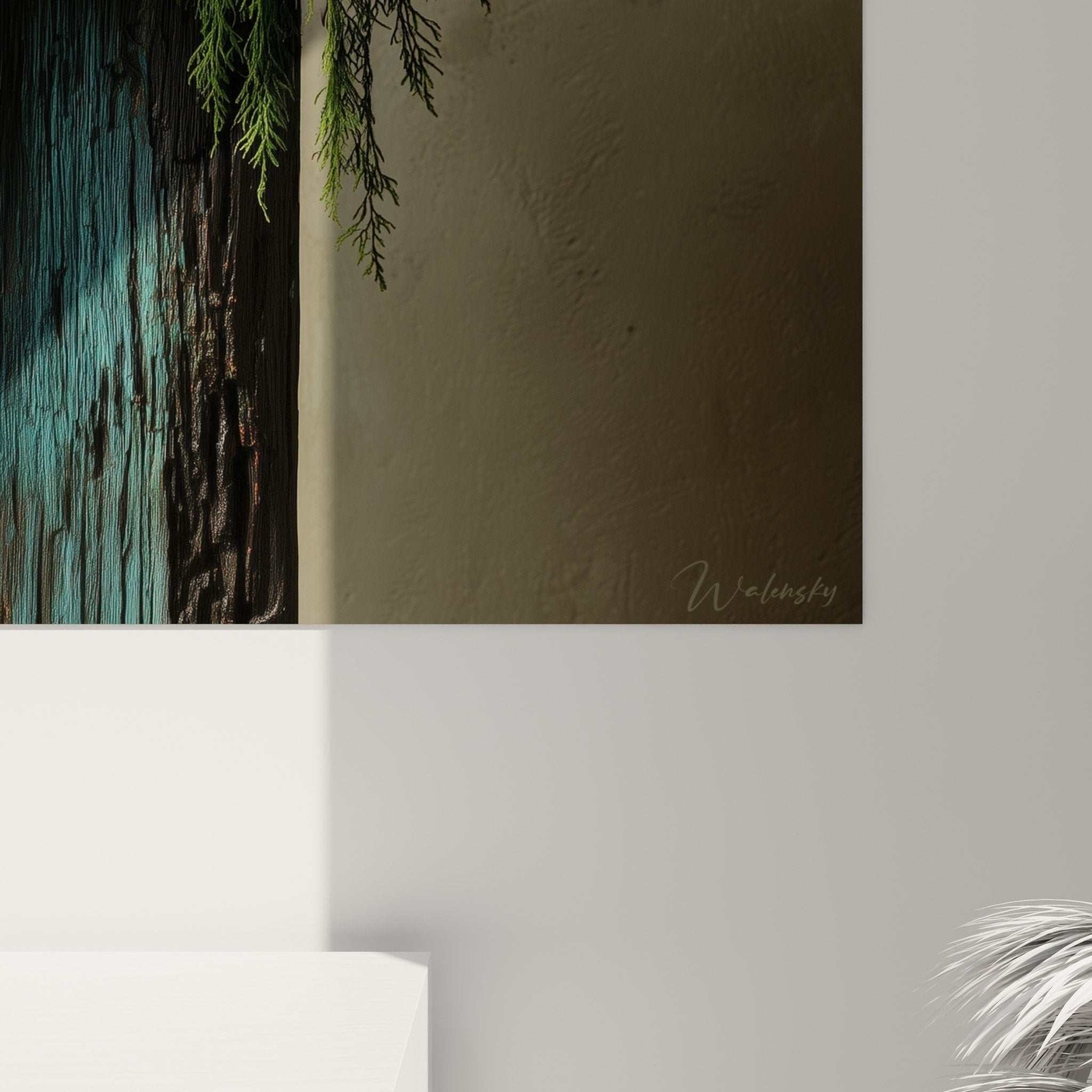 Vue ensemble tableau Ikebana roses orange mur blanc salon decoration florale japonaise bois brule authentique