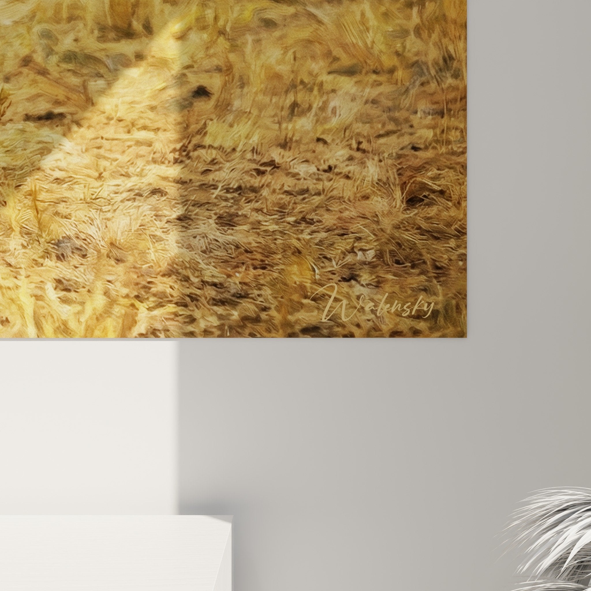 Vista d'insieme salotto quadro puli nero prateria integrazione decorazione murale toni naturali atmosfera pastorale