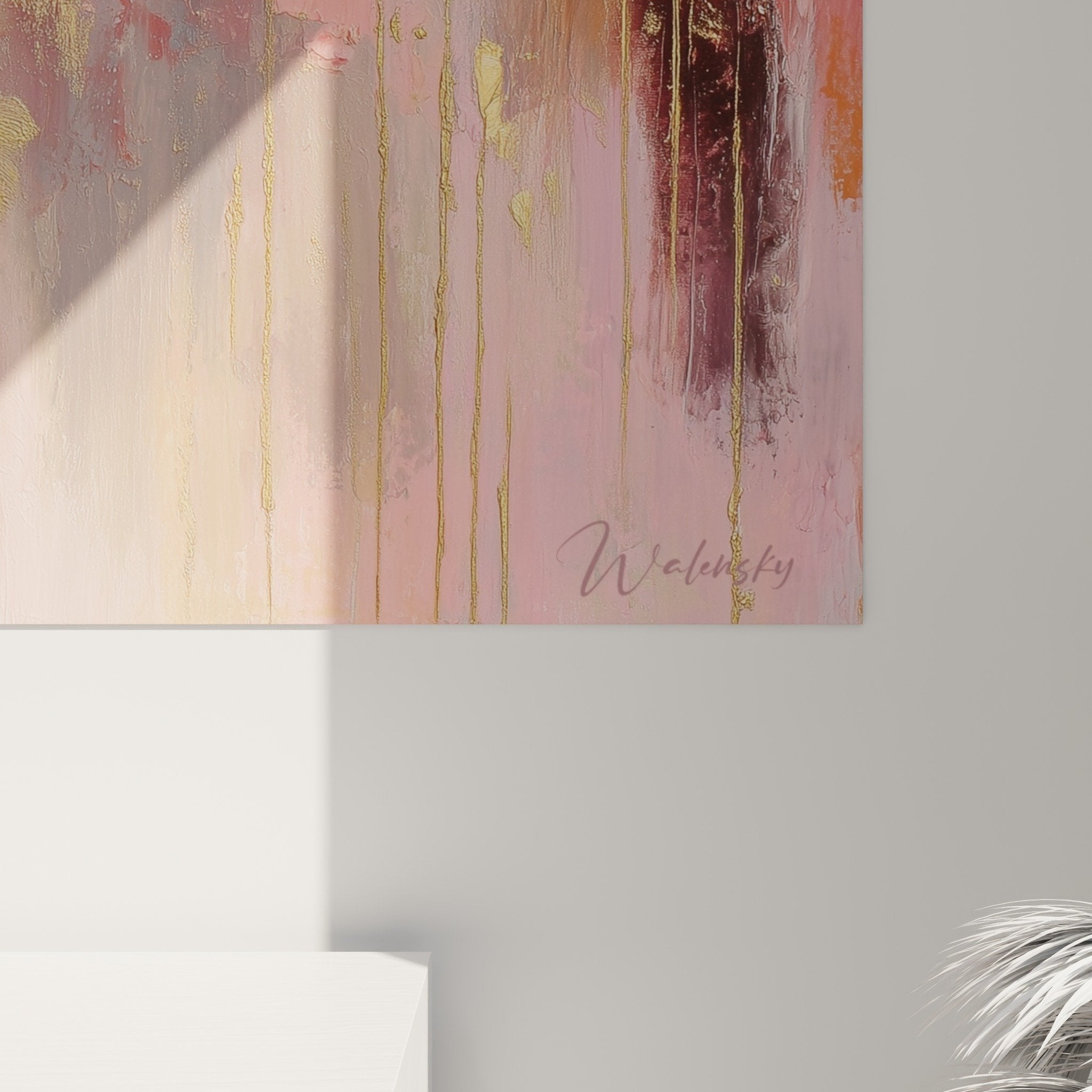 Vue ensemble tableau abstrait rose or dans interieur harmonieux feng shui sud-ouest terre