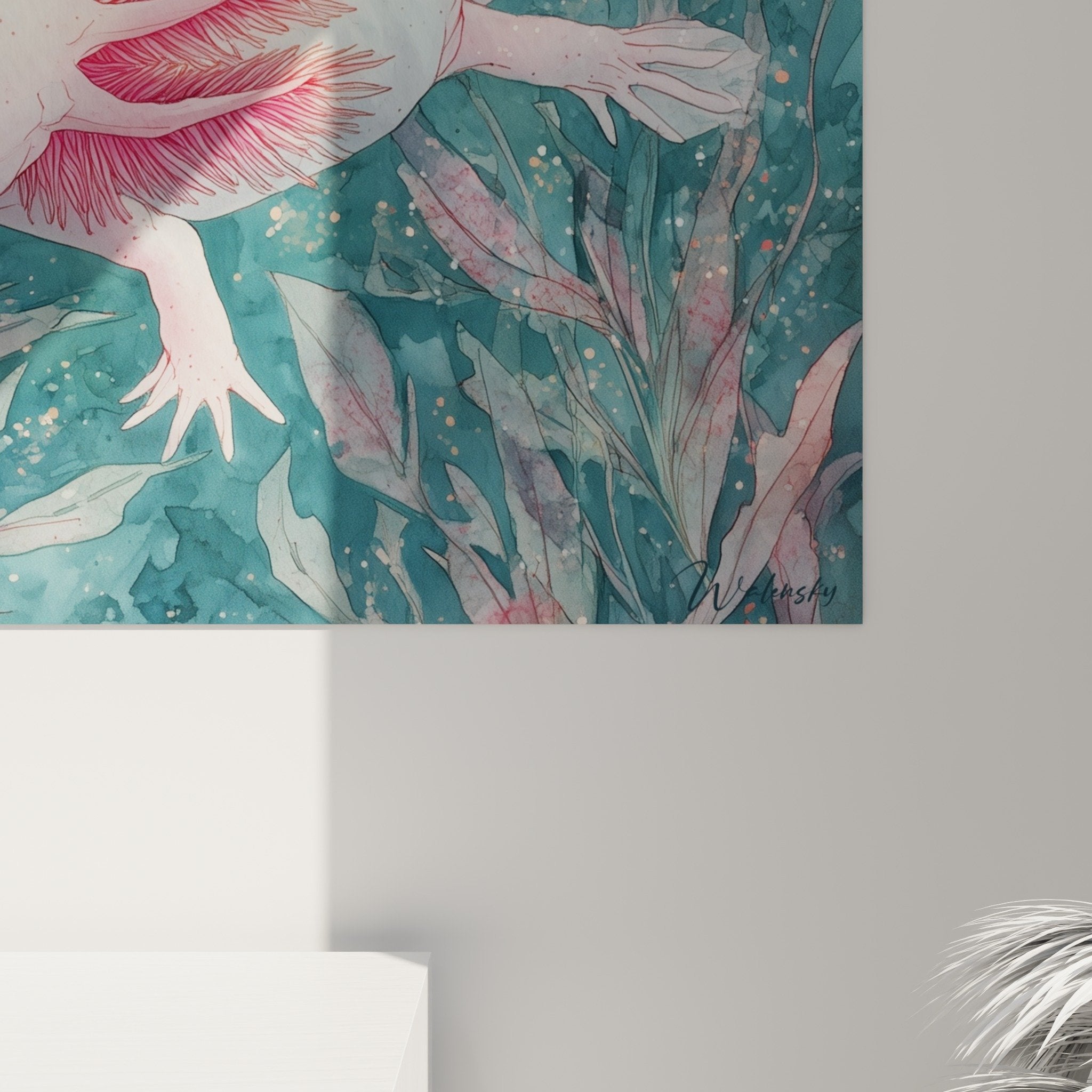 Vue ensemble tableau axolotl aquatique rose dans salon moderne avec mobilier bois clair et plantes