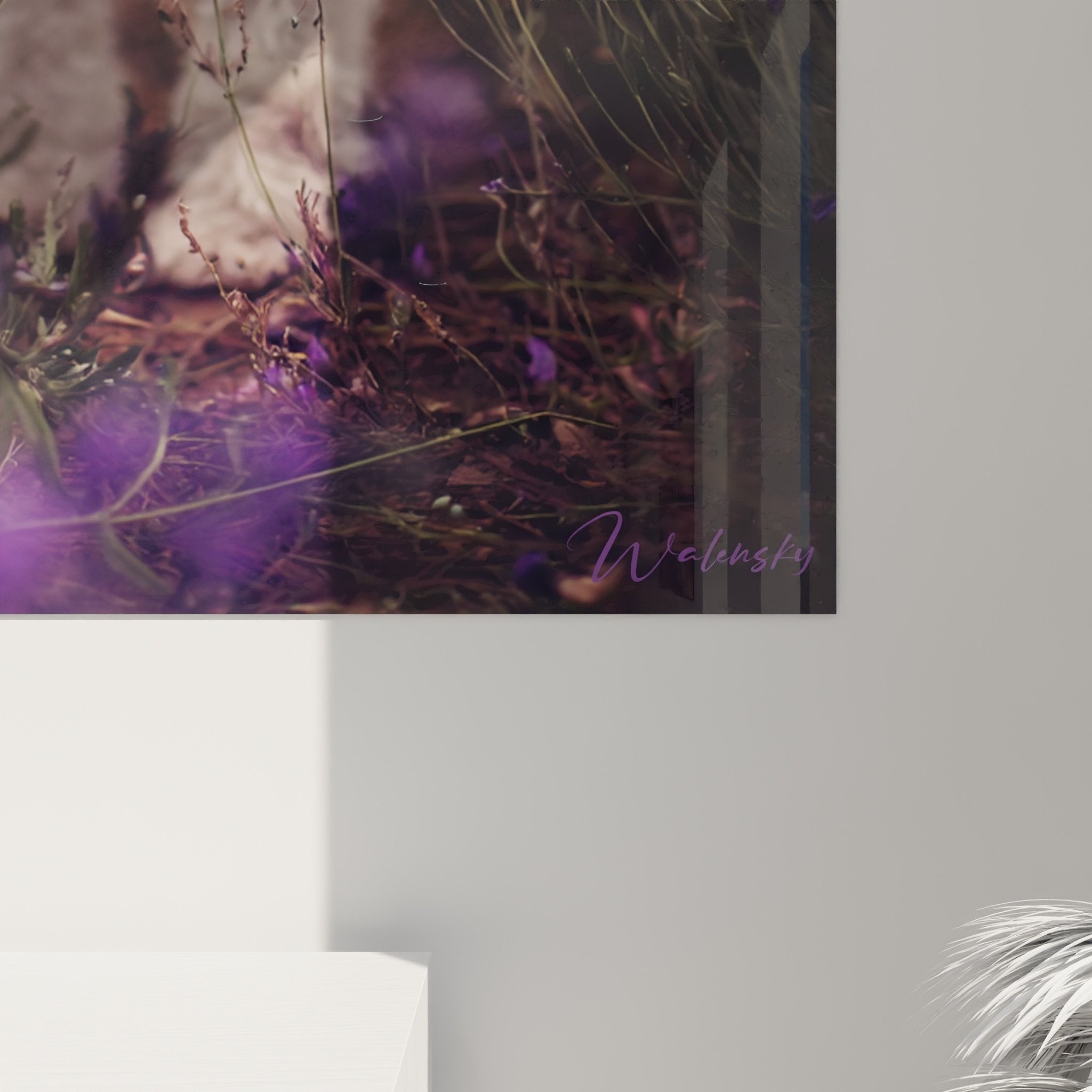 Vue ensemble tableau Bichon Frise champ lavande dans salon moderne decoration murale tendance