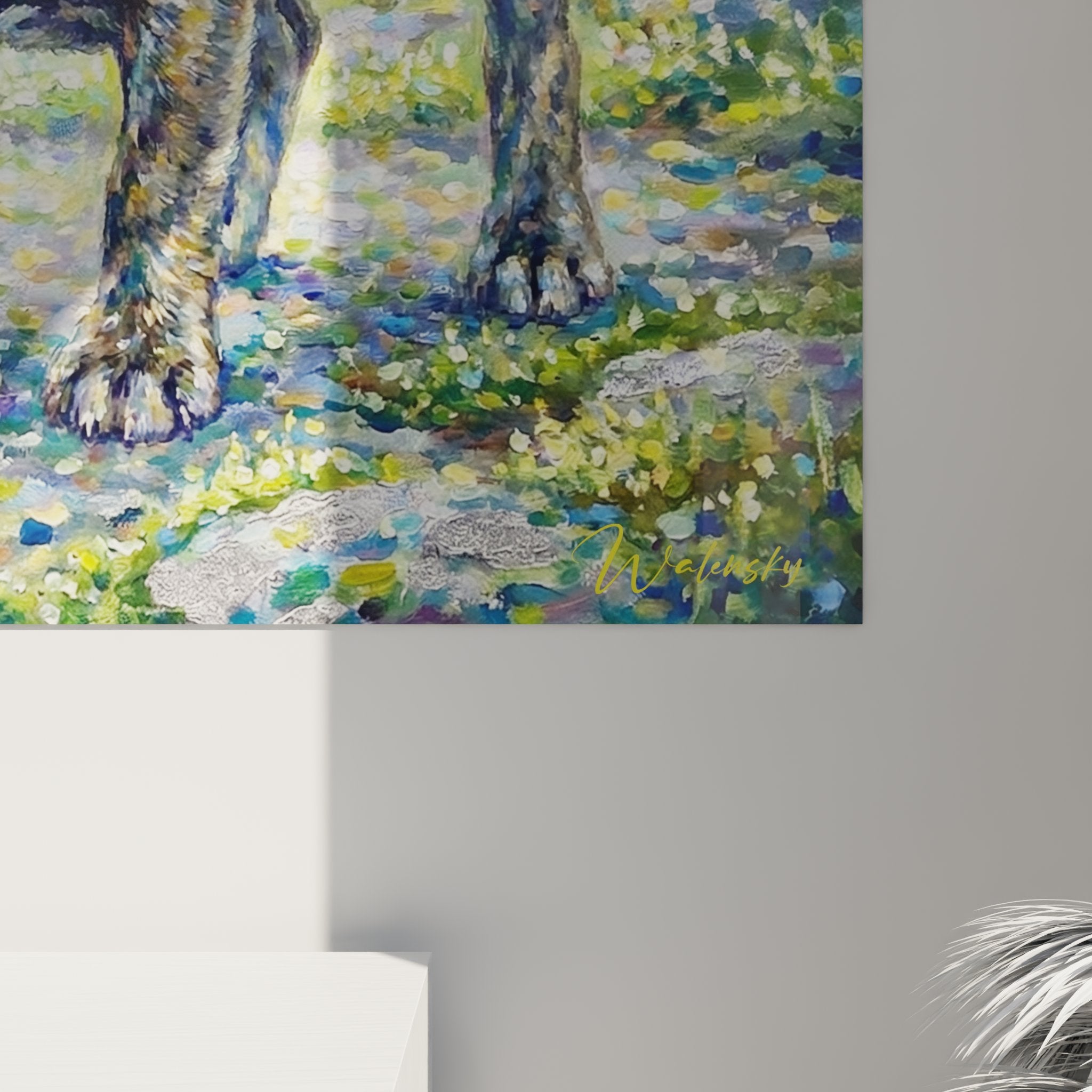 Gesamtansicht Gemälde französische Bulldogge Schnecke üppige Vegetation impressionistischer Stil Wanddekoration