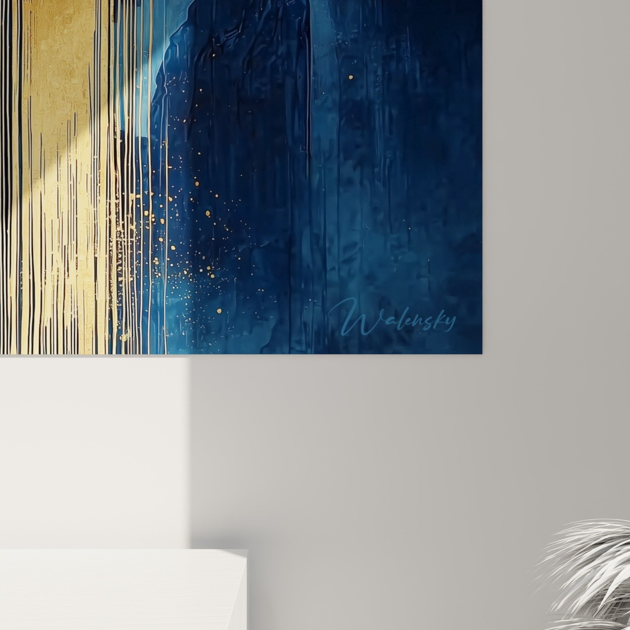 Vue ensemble tableau cascade doree paysage nocturne bleu or decoration interieur moderne zen