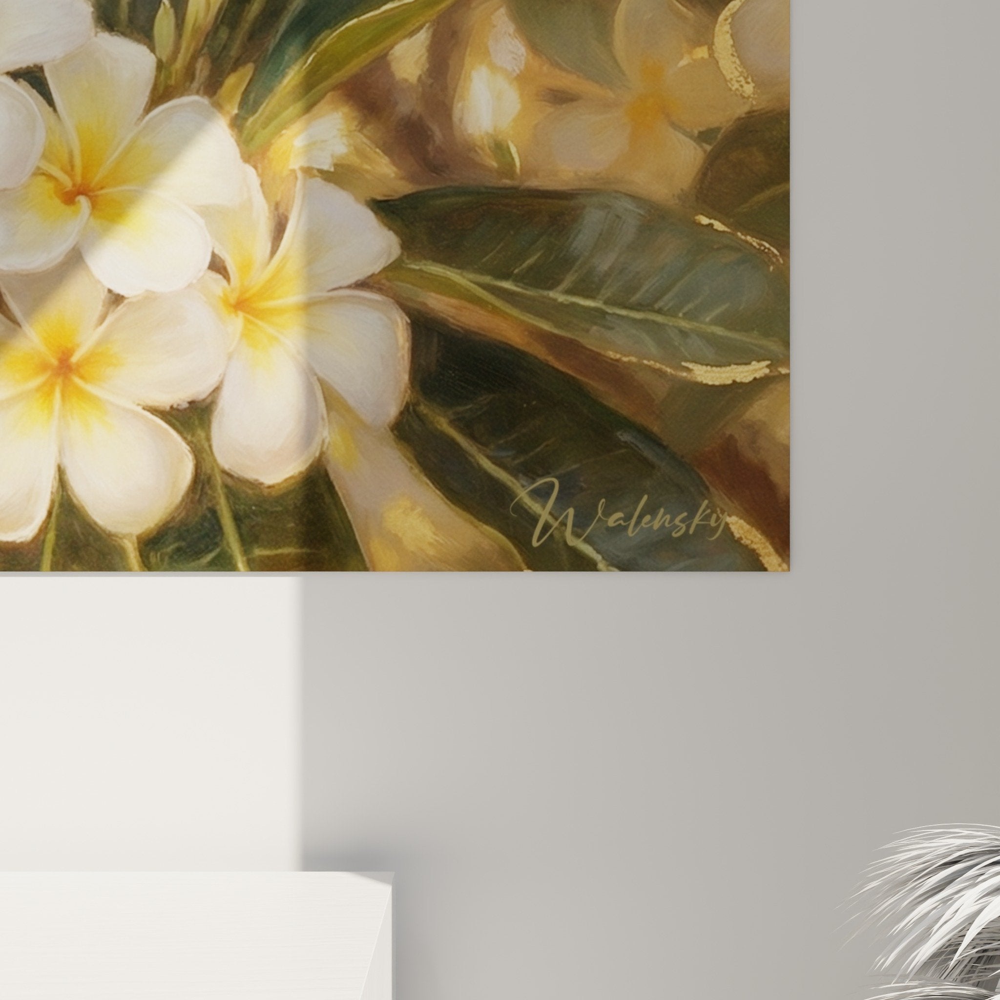 Vue ensemble tableau frangipanier tropical tons dores beiges composition florale harmonieuse decoration bali