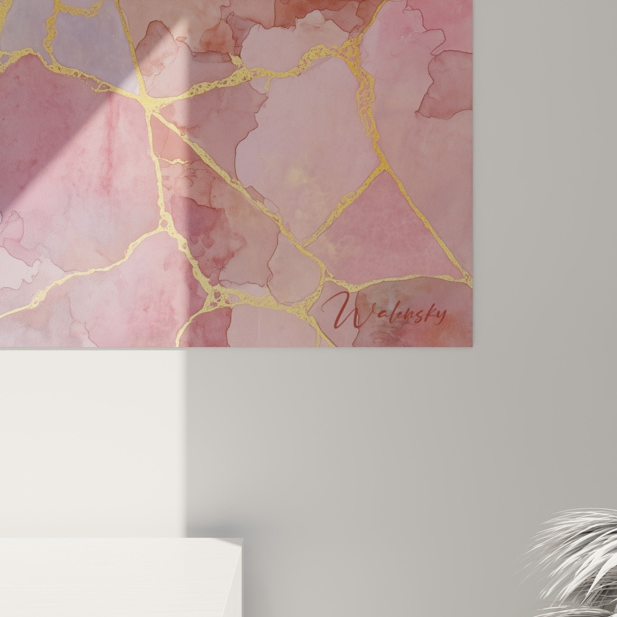 Vista d'insieme quadro famiglia leoni marmo rosa soggiorno decorazione murale arte animale moderna