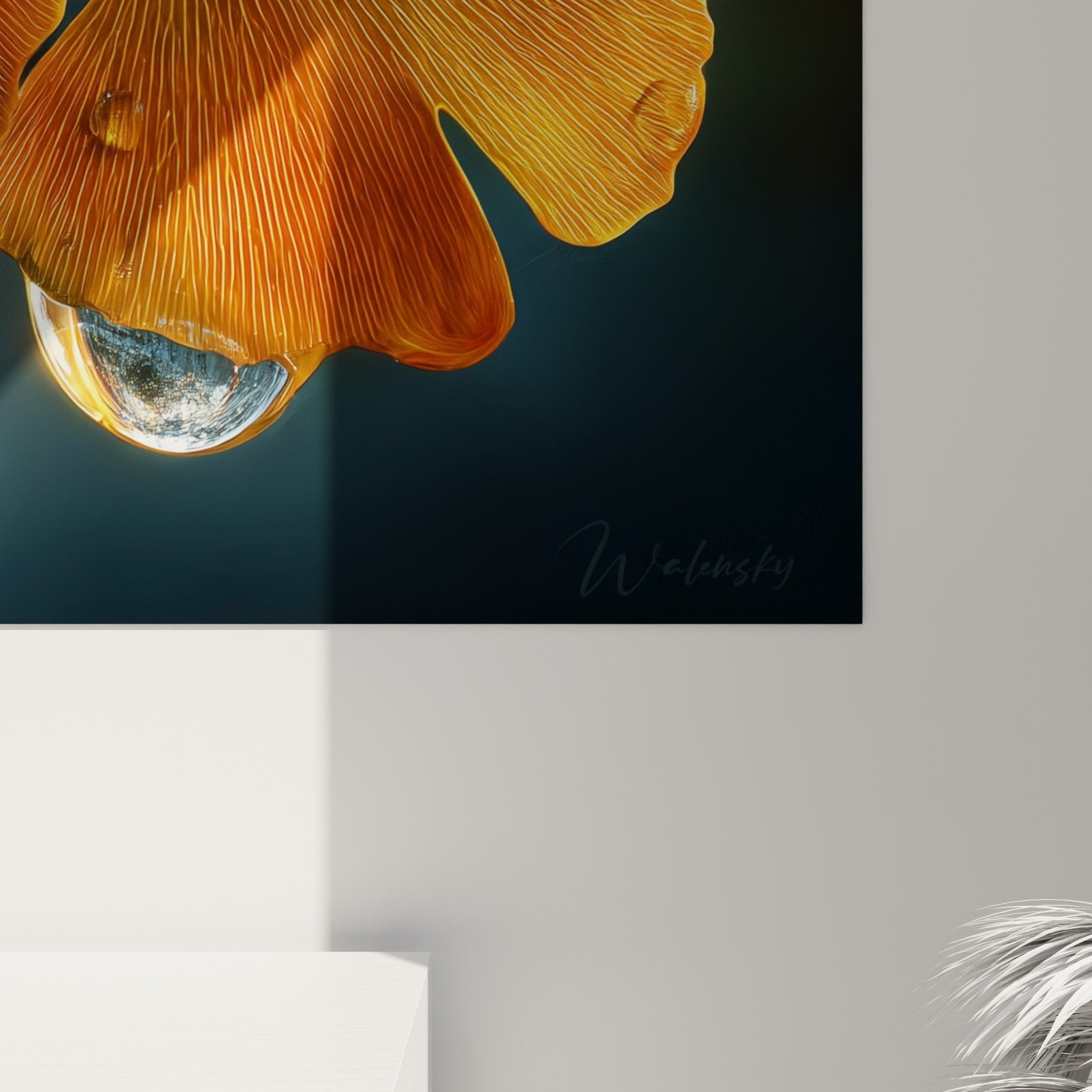Vue ensemble tableau ginkgo automnal tons dores oranges fond bleu contraste lumineux decoration murale