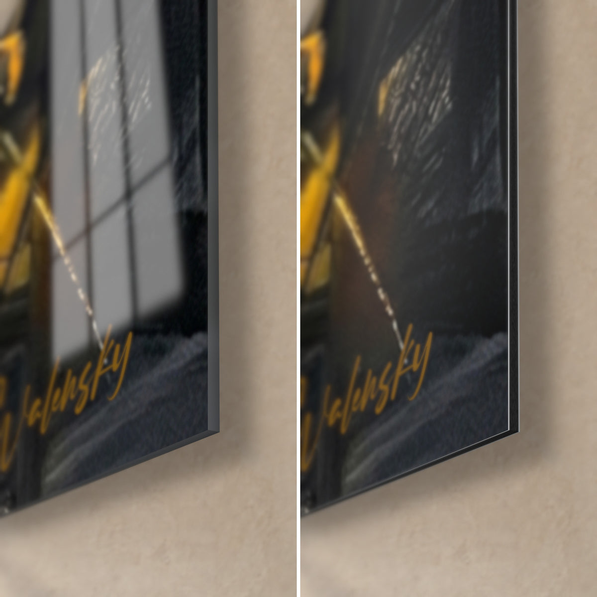 Πίνακας θυμωμένου σπιτζ-λύκου, κάτω δεξιά γωνία: γυαλιστερό μαύρο ακρυλικό γυαλί με αντανακλάσεις αριστερά, ματ Dibond, πάχος 3 mm και χρυσή υπογραφή