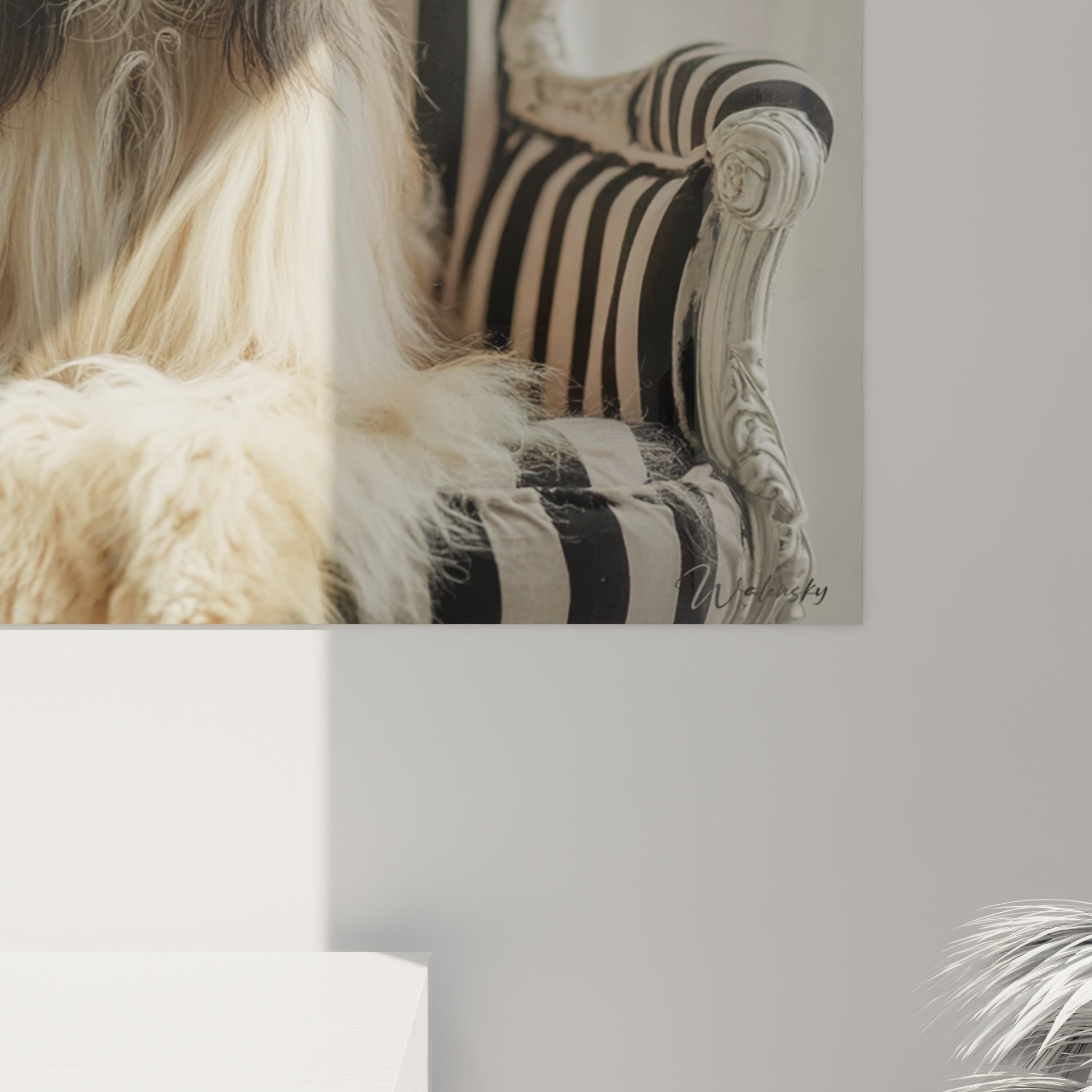 Vue ensemble tableau levrier afghan fauteuil raye decoration interieur elegant