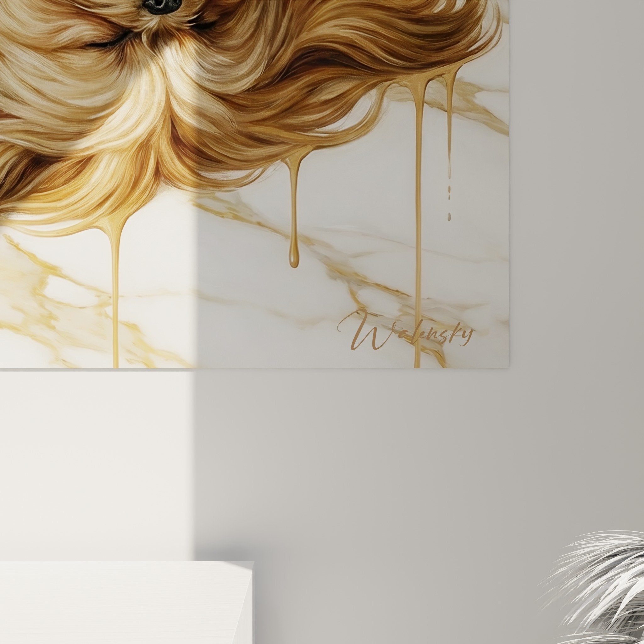 Vue d'ensemble tableau Lhassa Apso art mural tons dorés et marbre blanc pour décoration intérieure raffinée