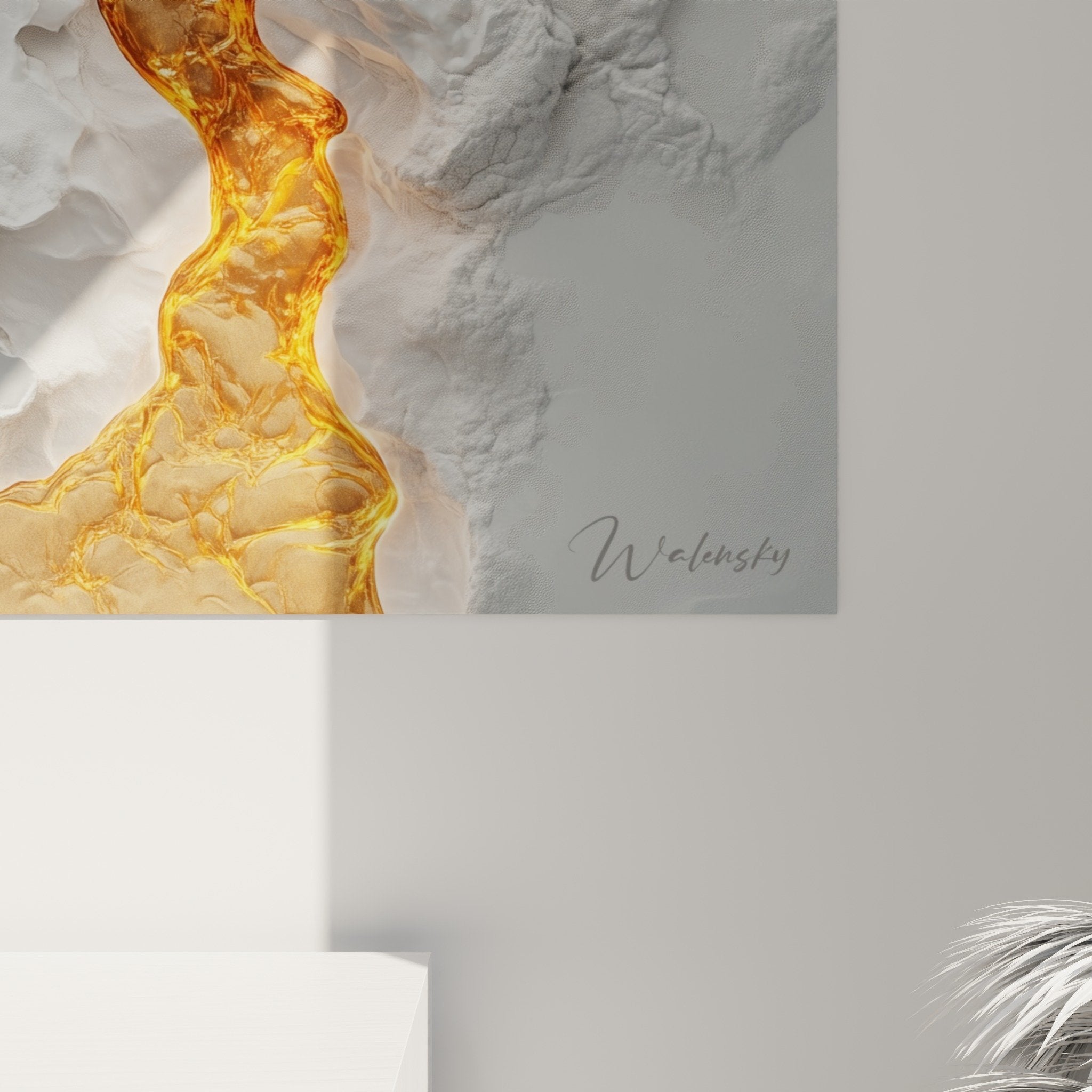 Vue ensemble tableau marbre abstrait fracture doree mur blanc decoration interieur moderne