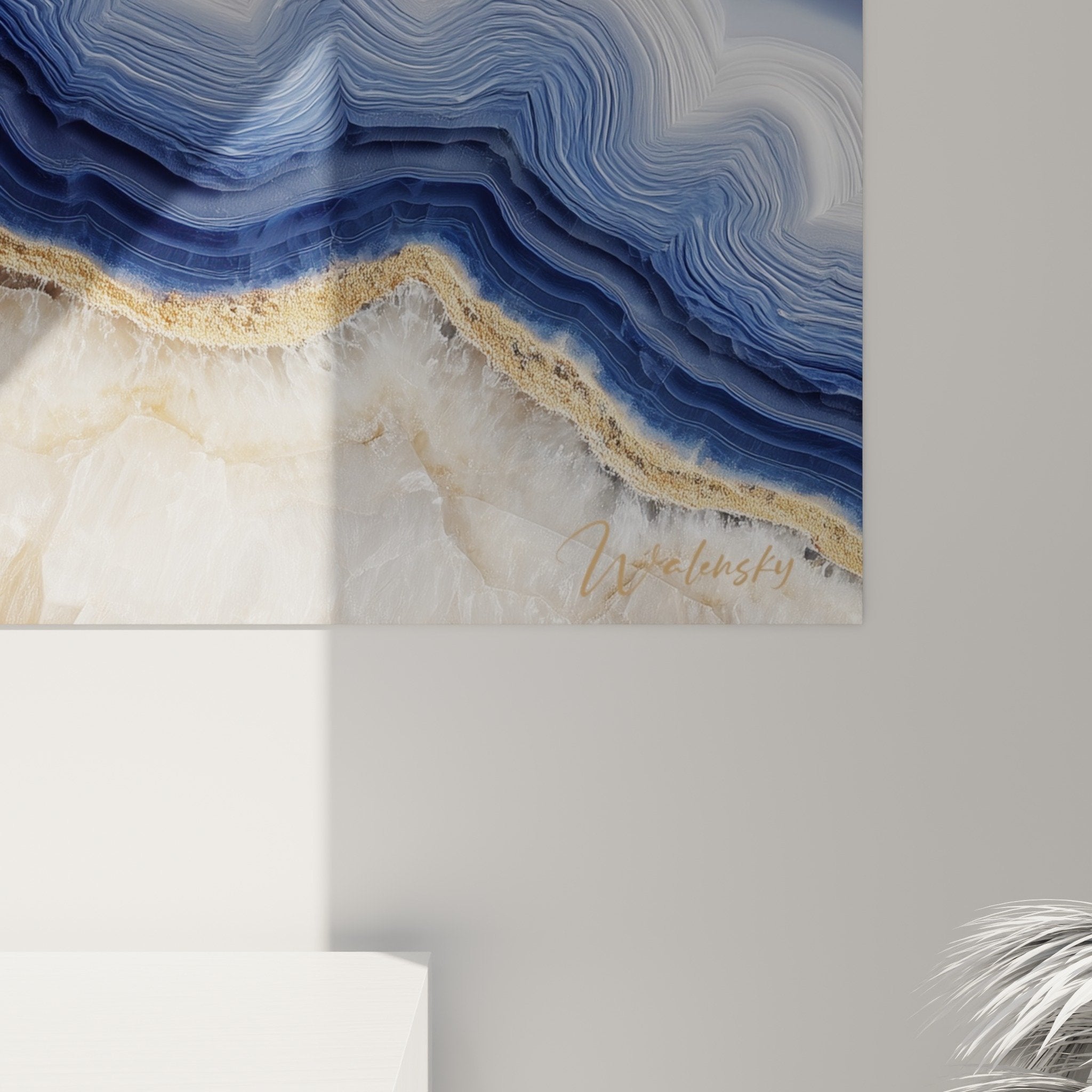 Perspektivische Ansicht abstraktes Marmor-Gemälde blau-gold dekorative Atmosphäre modernes Interieur
