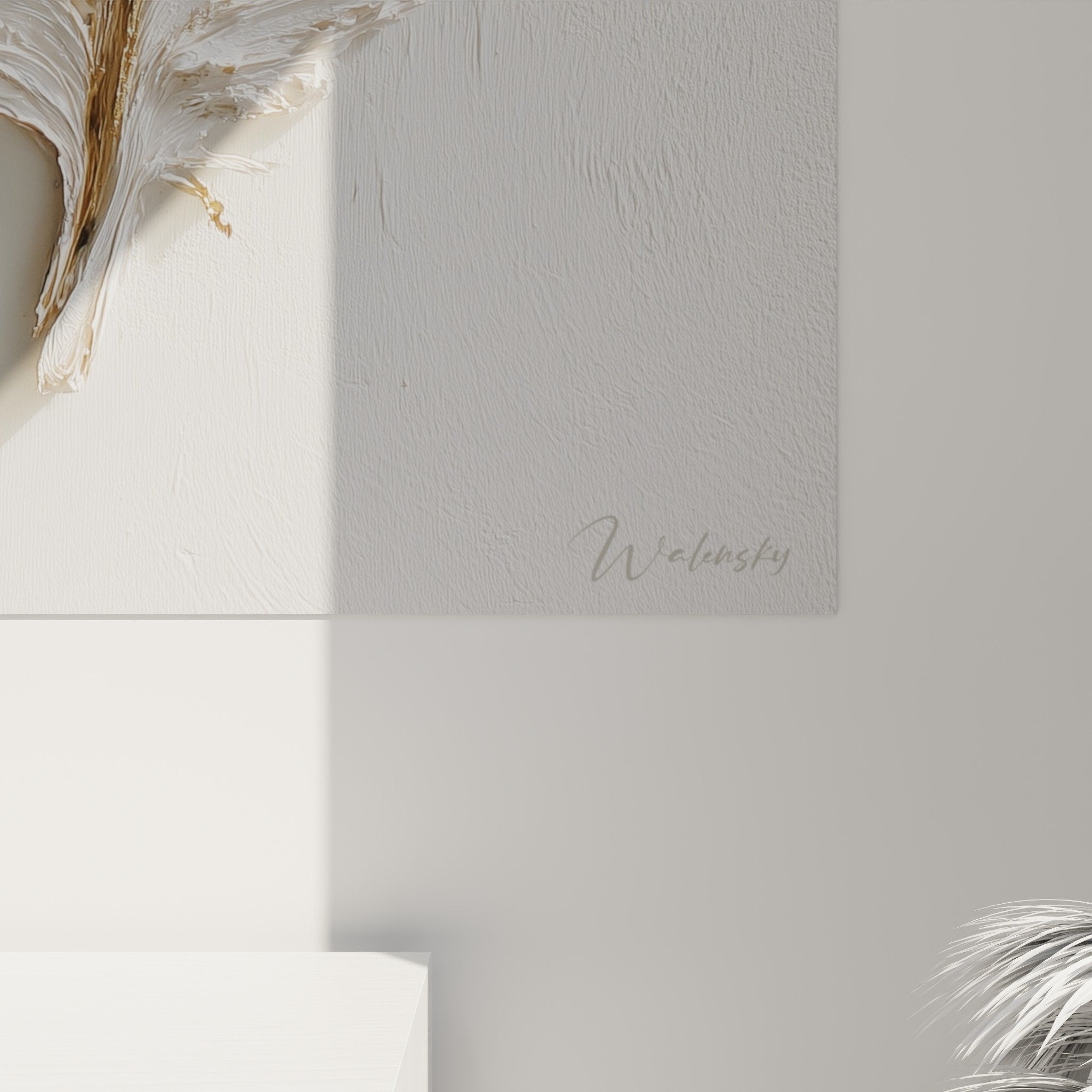 Vue ensemble tableau plume relief dore blanc decoration interieur moderne elegant