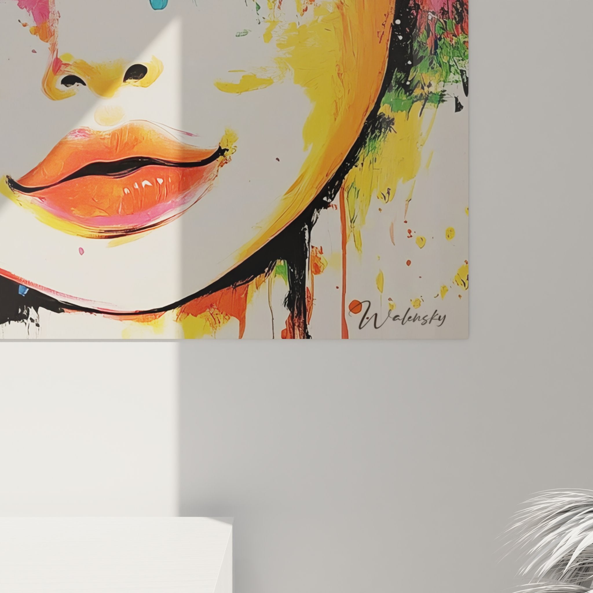 Gesamtansicht abstraktes Porträt-Gemälde einer Frau, farbenfrohe Wandkunst, moderne Wanddekoration mit leuchtenden Farben