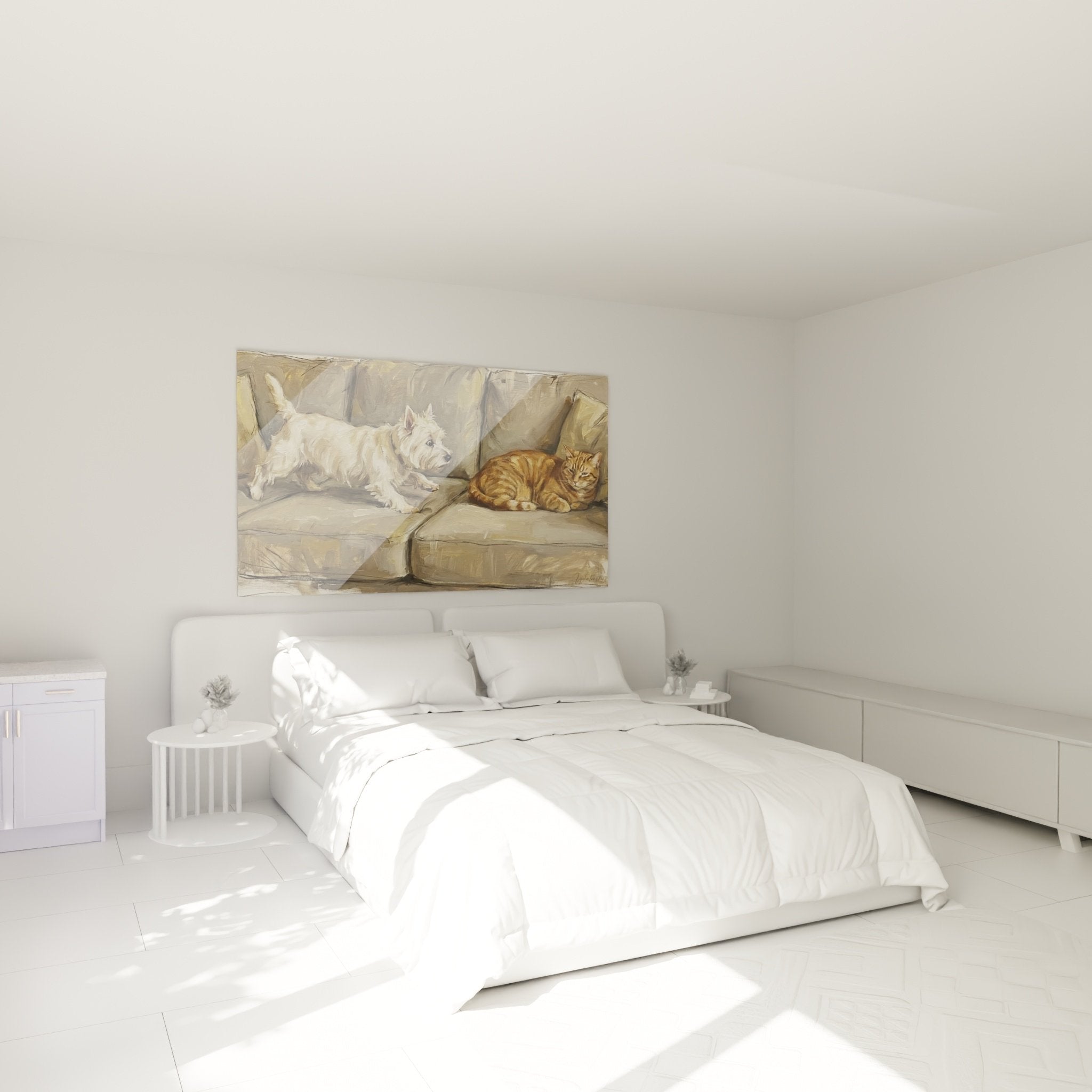 Tableau West Highland White Terrier et chat roux dans chambre aux murs blancs decoration chaleureuse
