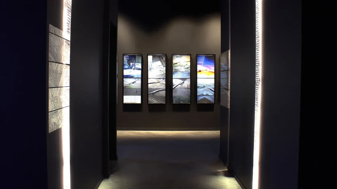 Personnaliser une entrée ou un couloir avec une ligne de tableaux thématiques