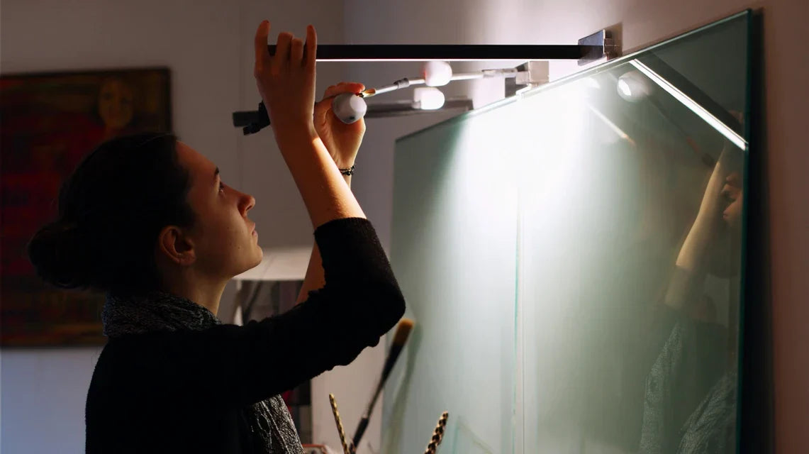 Comment réduire les reflets sur un tableau en verre acrylique ?