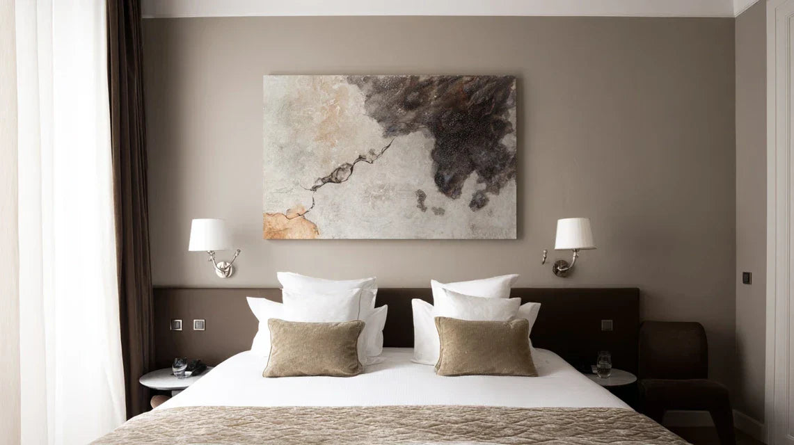 Où et comment placer un tableau au-dessus du lit comme dans un palace
