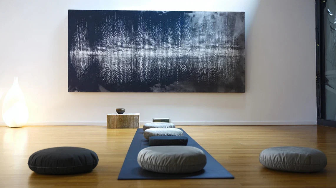 Positionnement épuré du tableau dans une ambiance calme