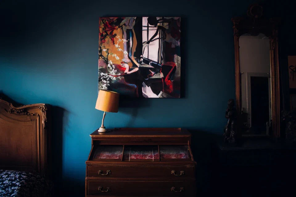 Mettre en valeur un meuble avec un tableau placé juste au-dessus