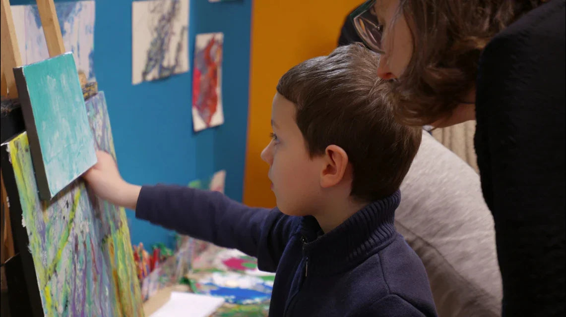 Comment faire participer les enfants au choix de leur déco murale ?