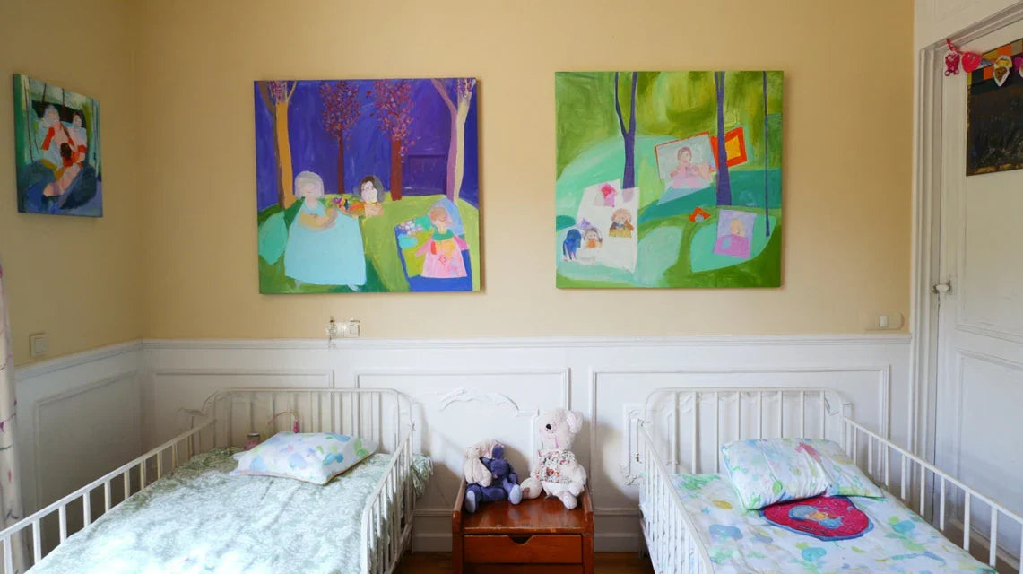 Décorer un espace partagé entre deux enfants avec des tableaux harmonisés