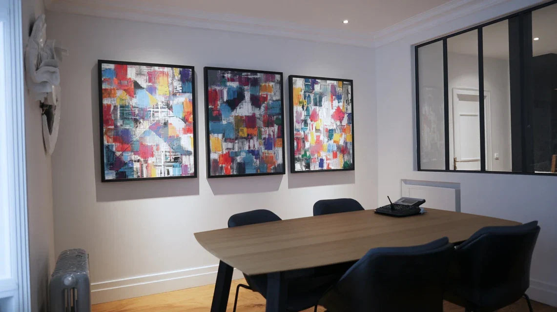 Comparatif des tailles de tableaux muraux : impact visuel et contraintes techniques