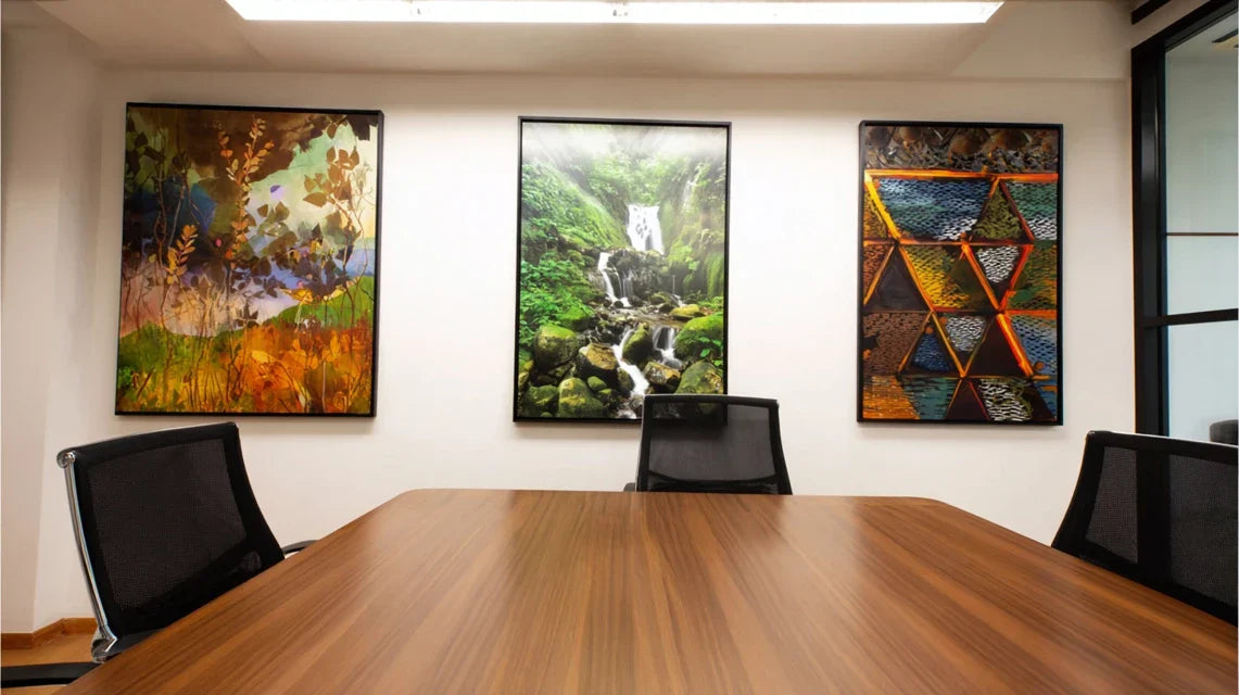 Choisir un tableau pour une salle de réunion : sérieux, inspiration ou énergie ?