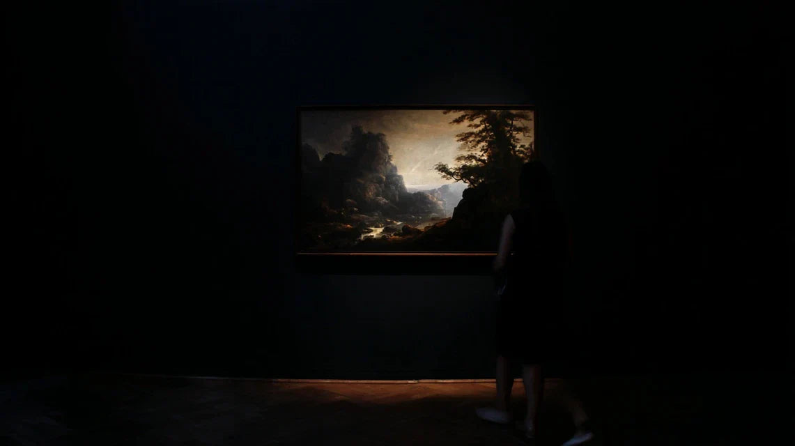 L’art de la pénombre : pourquoi un tableau n’a pas toujours besoin d’être éclairé